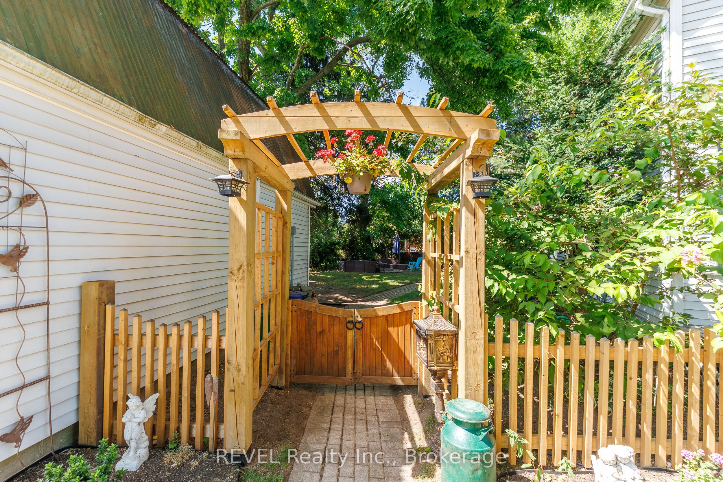 2791 NEPTUNE Crescent, Niagara Falls, ON L2J 3X4 photo 4