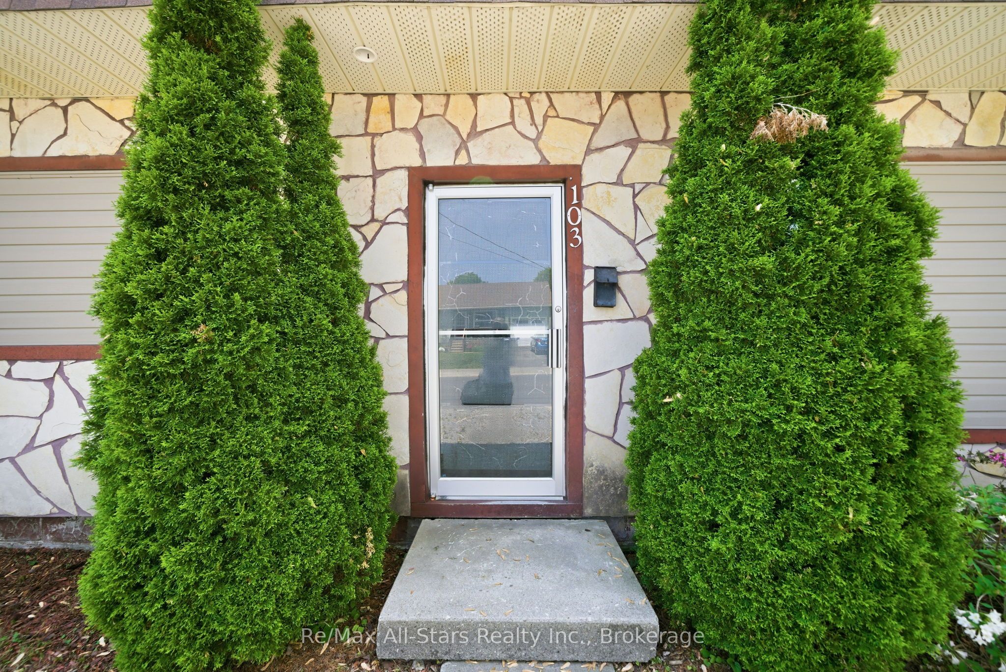 103 Durham Street W, Kawartha Lakes, ON K9V 2R2 photo 3