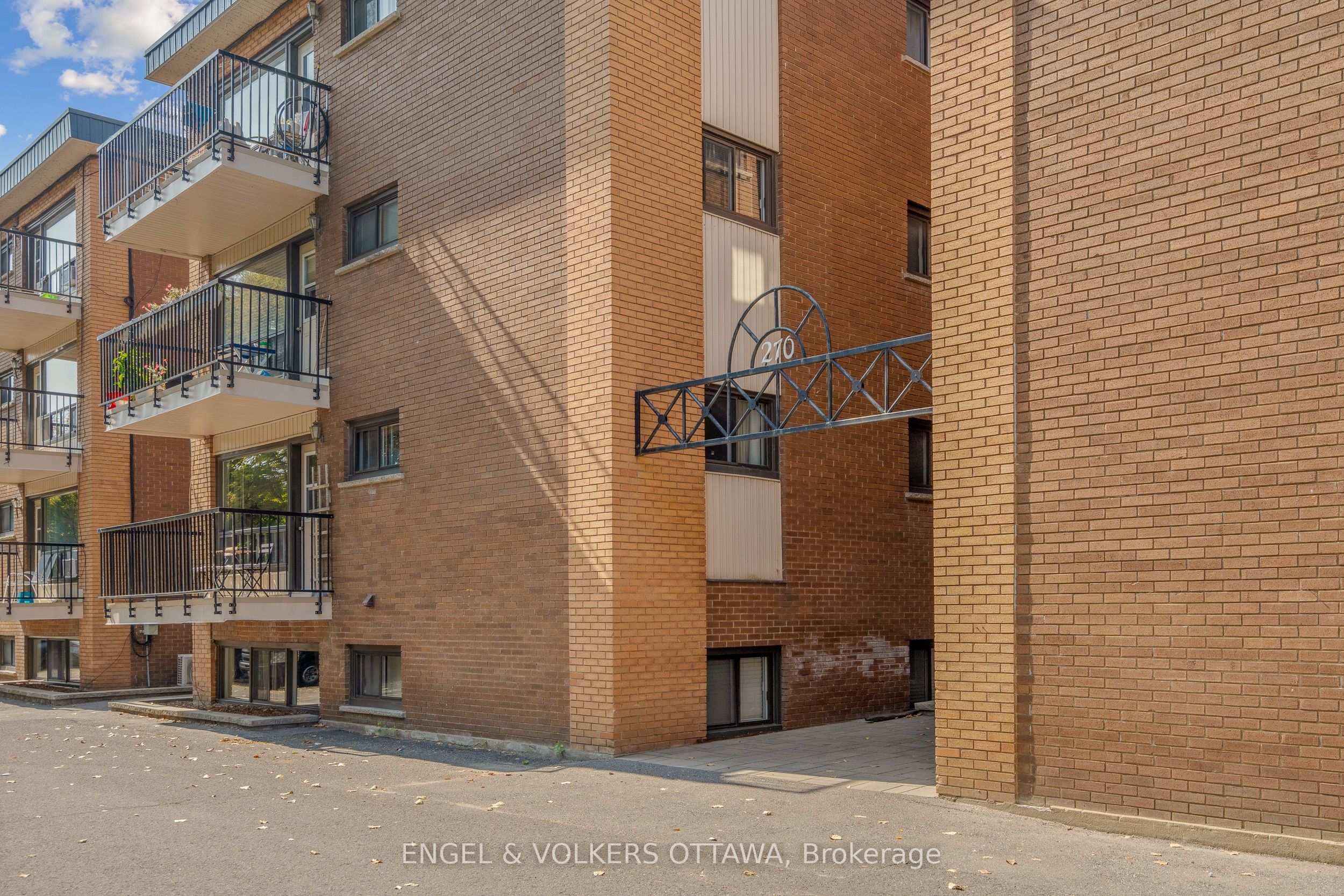 270 Beechwood Avenue 11, Vanier and Kingsview Park, ON K1L 8A6 photo 2