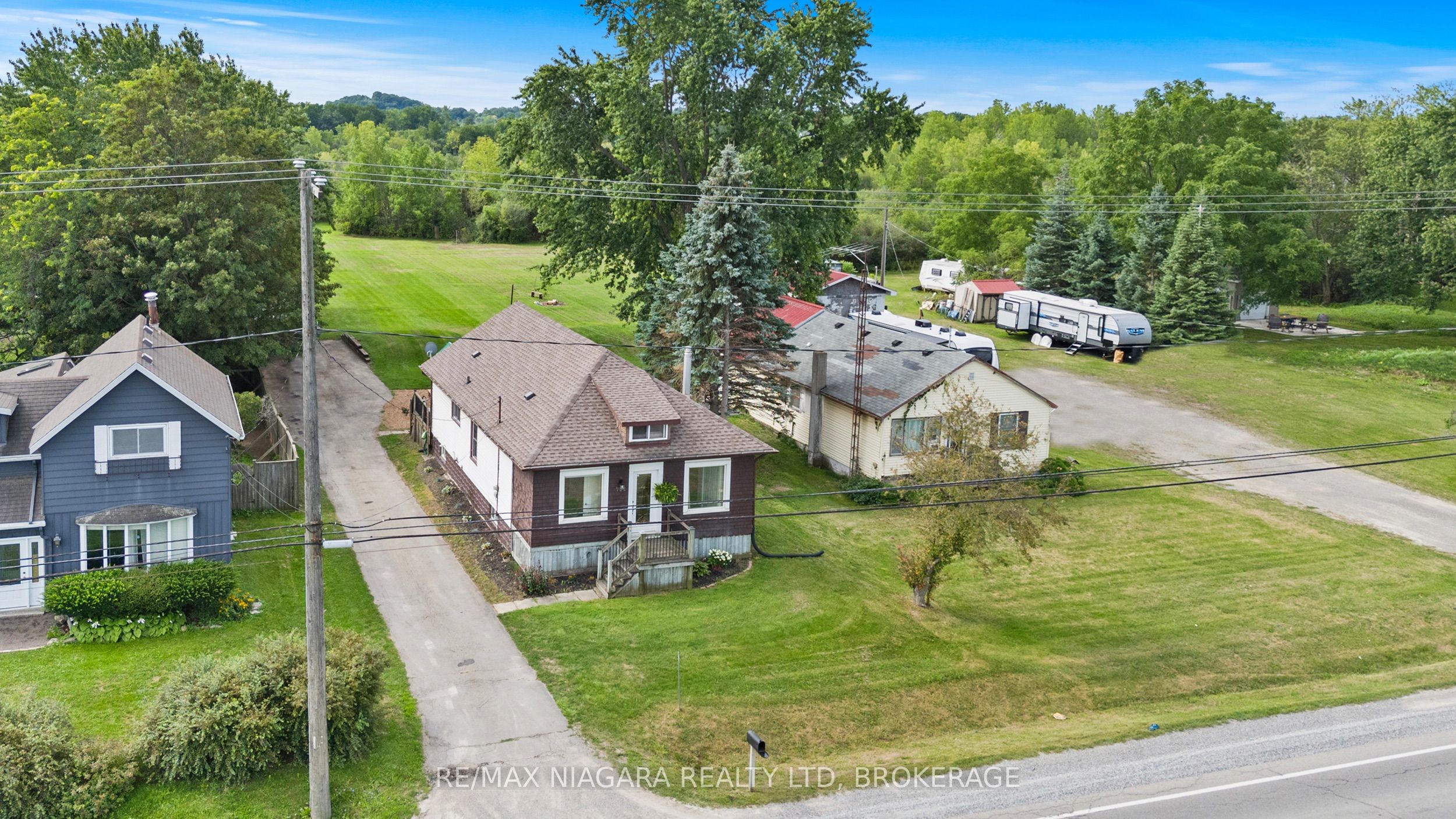 702 Main Street W, Port Colborne, ON L3K 5V4 photo 2