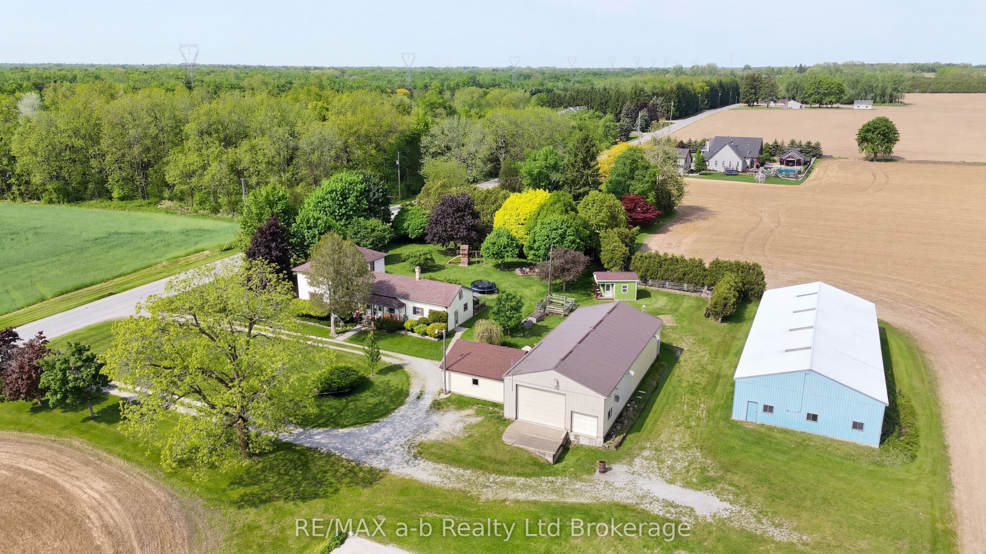 1813 Norfolk County 19 Road W, Norfolk, ON N0E 1V0 photo 2