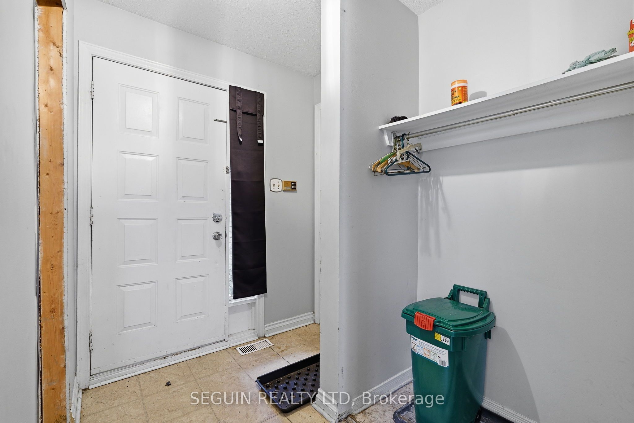 6 Manju Street, Hunt Club - South Keys and Area, ON K1G 4T7 photo 5