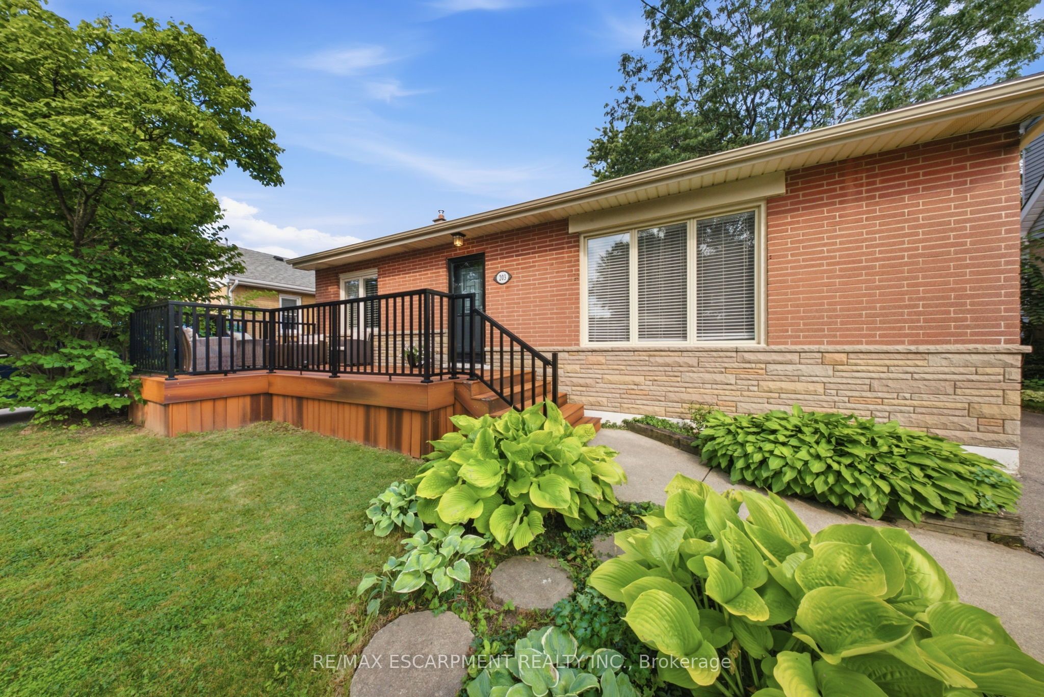 203 WEST 31ST Street, Hamilton, ON L9C 5G3 photo 2