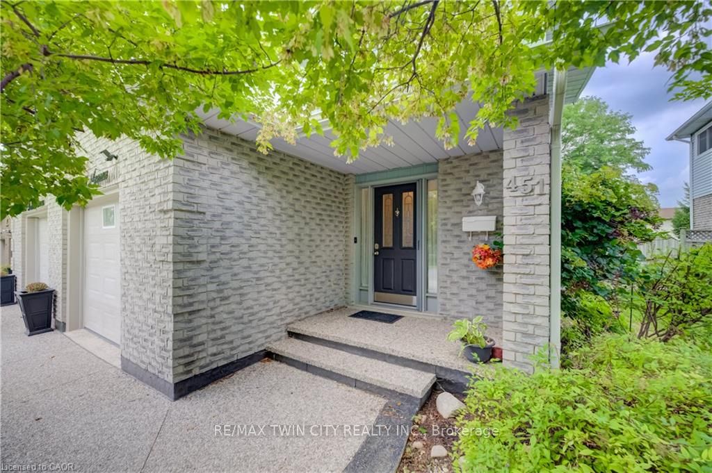 451 BURNETT Avenue, Cambridge, ON N1T 1L3 photo 3