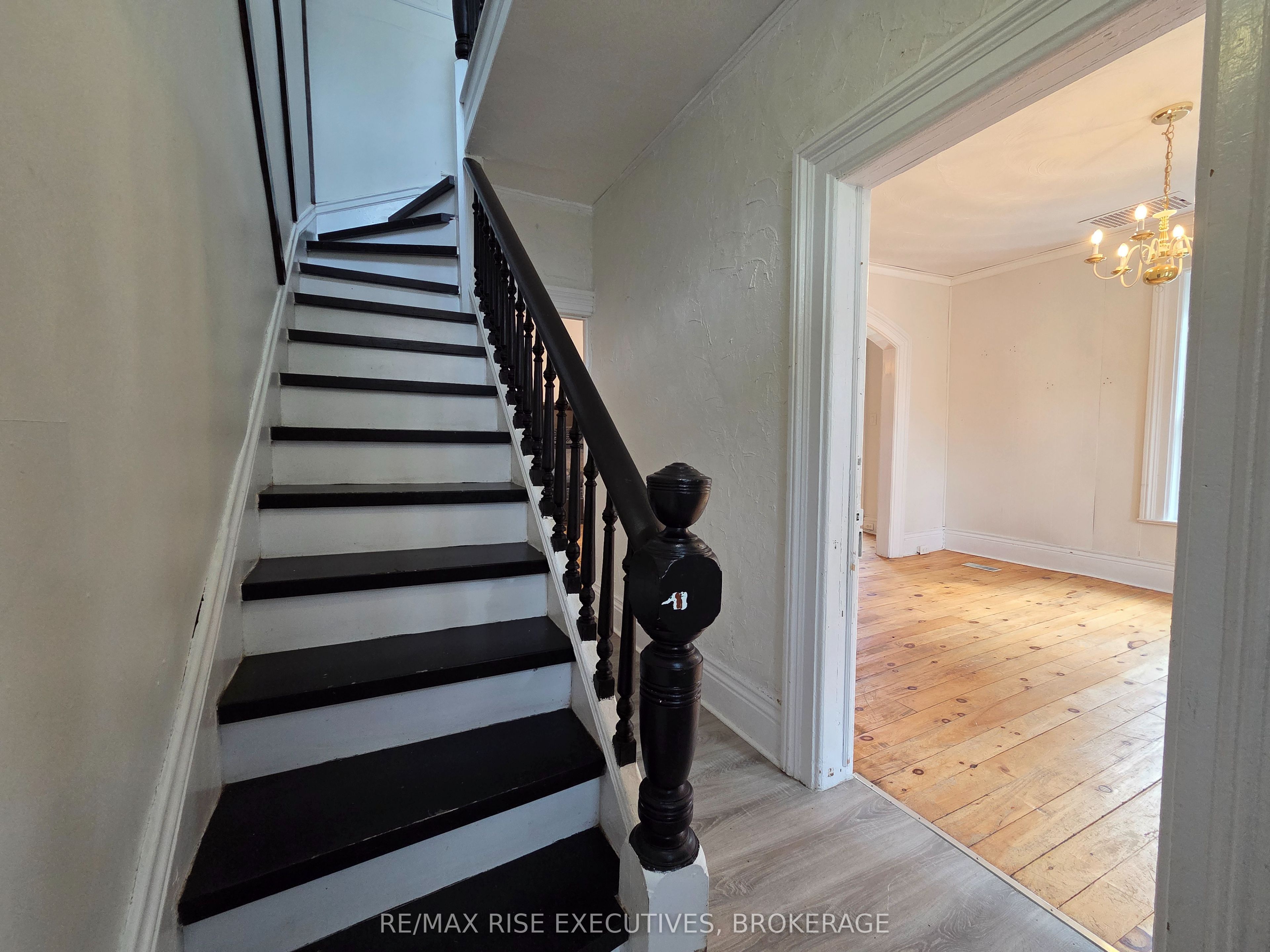 18 Stone Street, Belleville, ON K8P 1Z9 photo 3