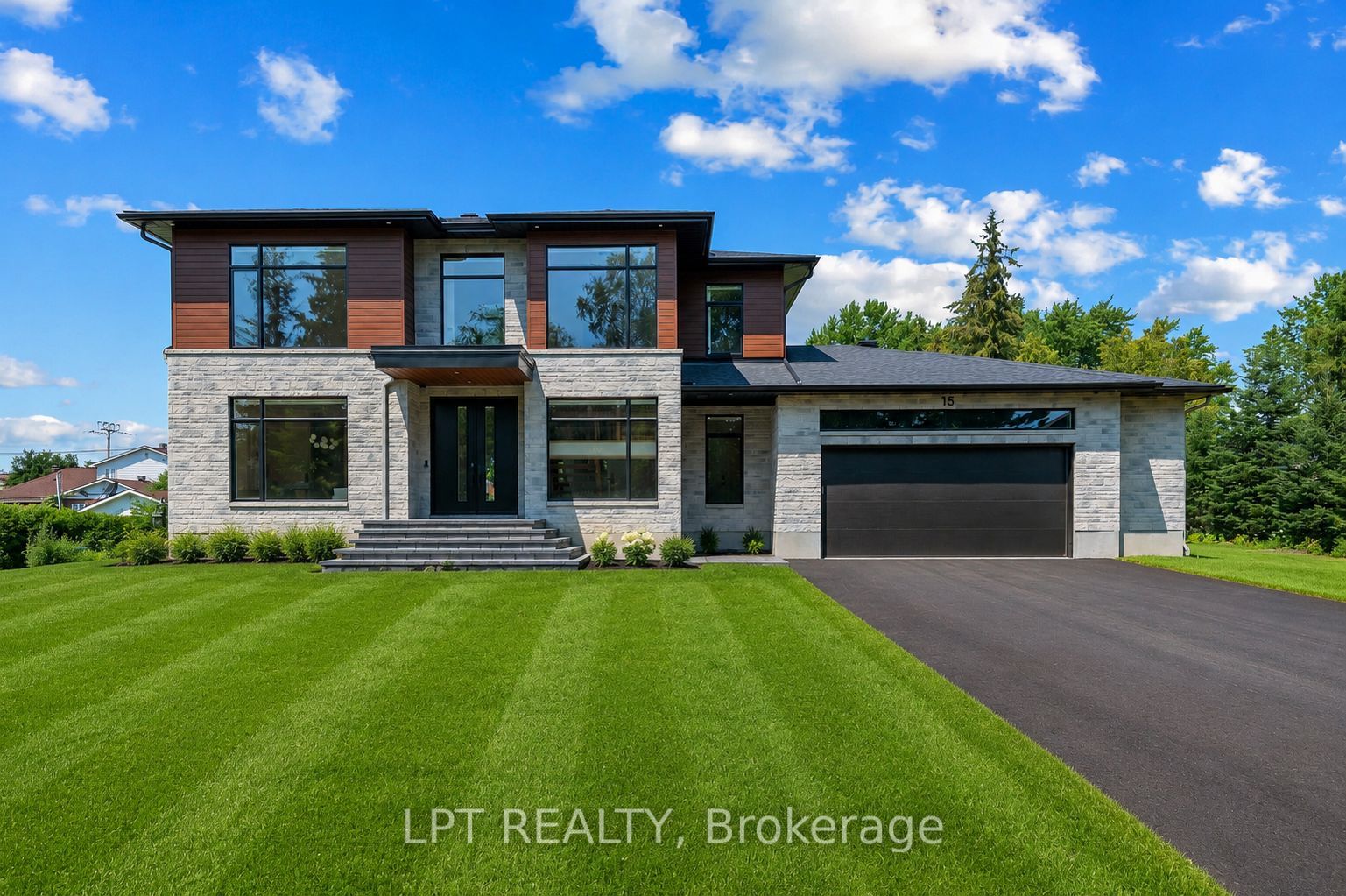 15 Briggs Avenue, Country Place - Pineglen - Crestview and Area, ON K2E 6W5