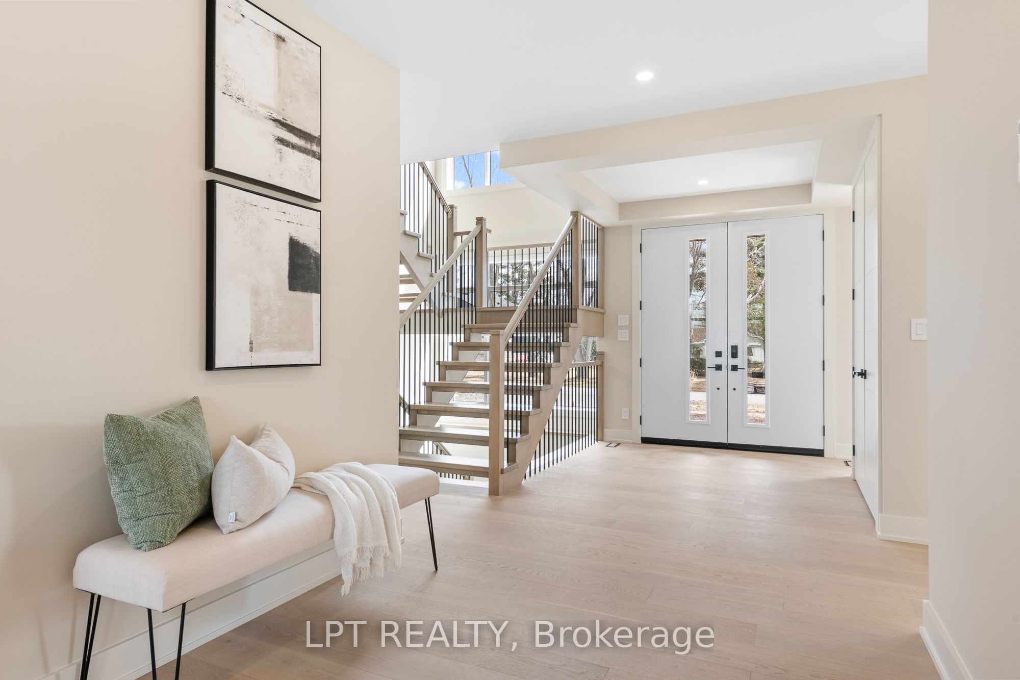15 Briggs Avenue, Country Place - Pineglen - Crestview and Area, ON K2E 6W5 photo 4