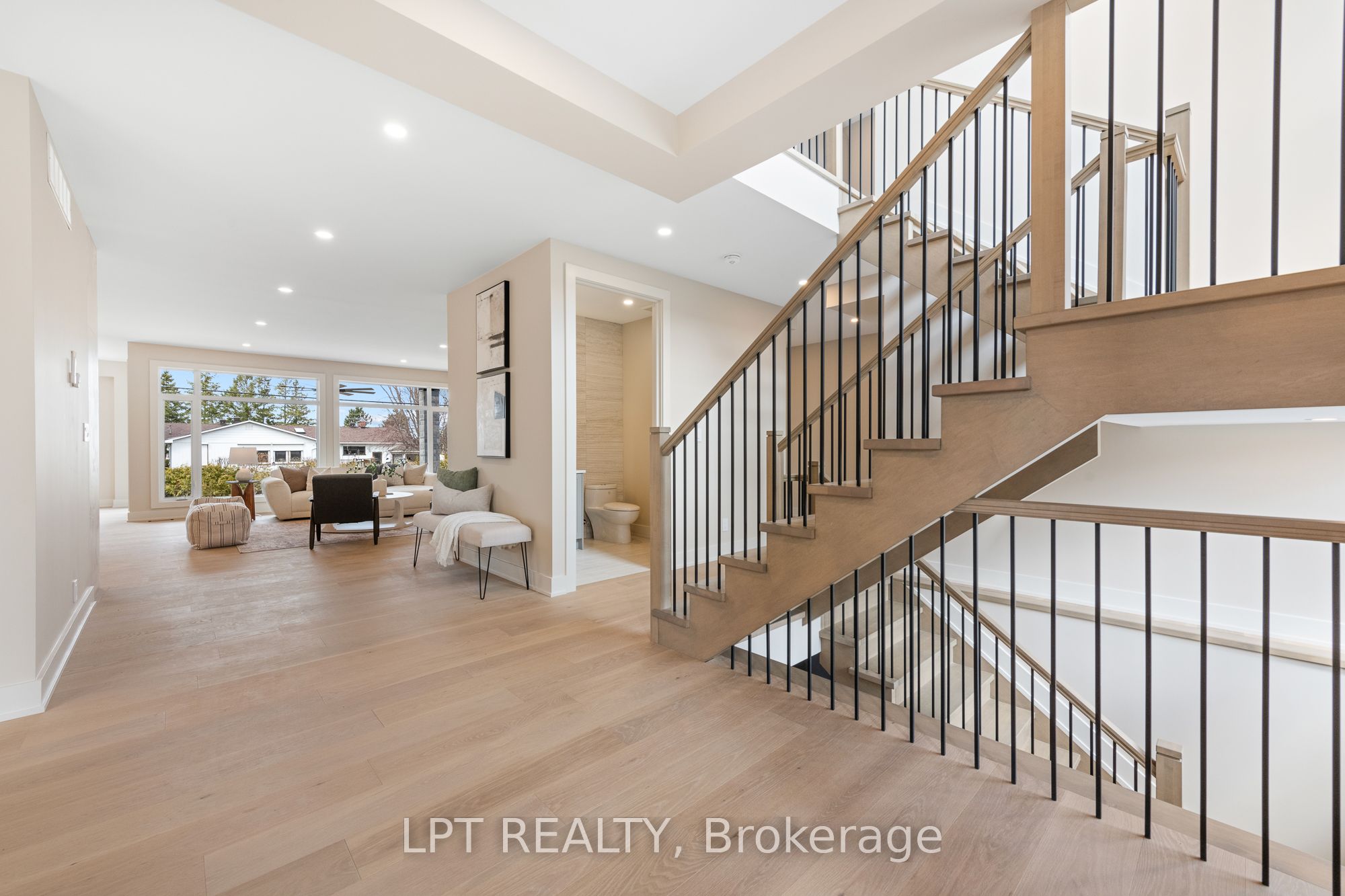 15 Briggs Avenue, Country Place - Pineglen - Crestview and Area, ON K2E 6W5 photo 5
