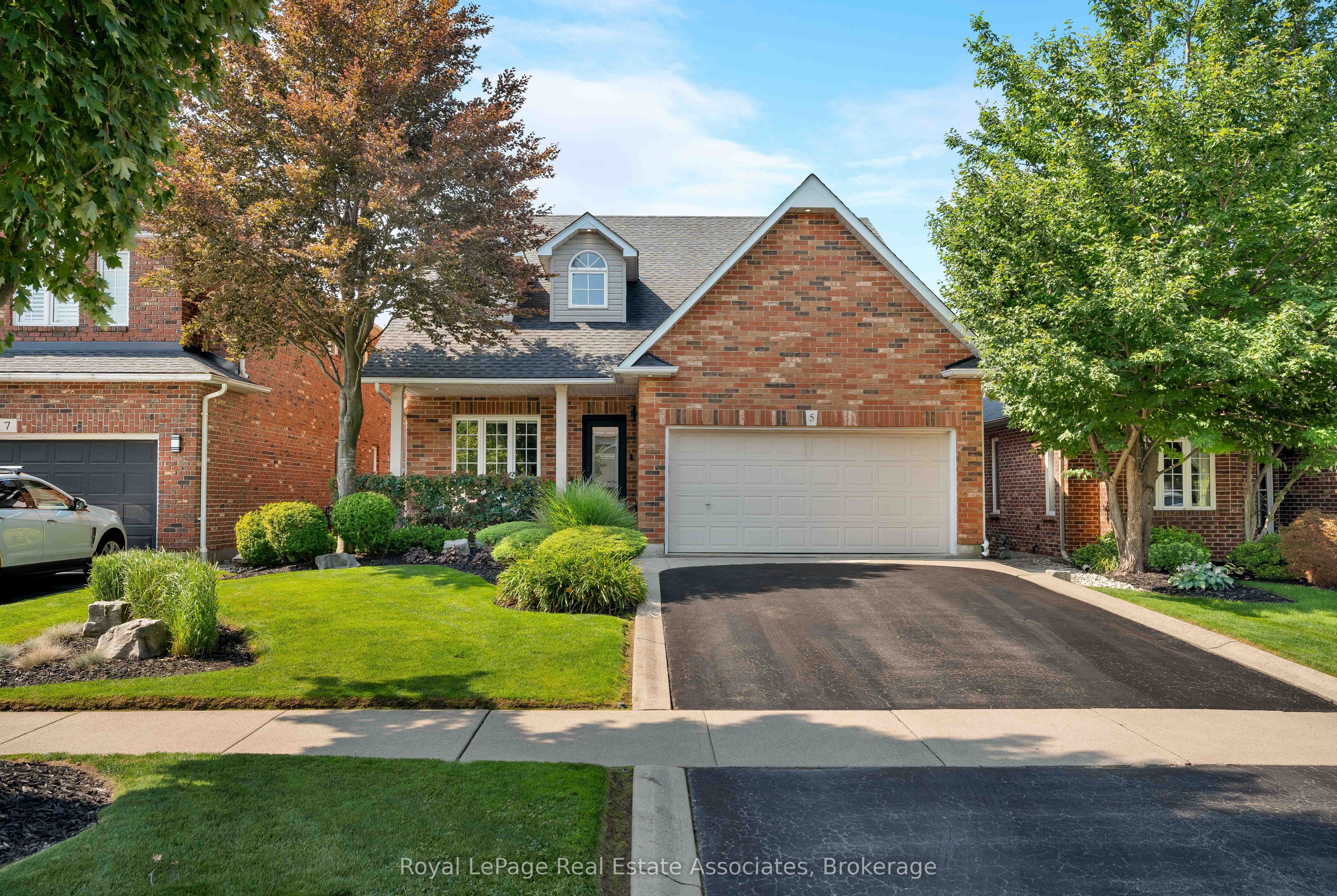 5 Volterra Court, Hamilton, ON L8B 0K7