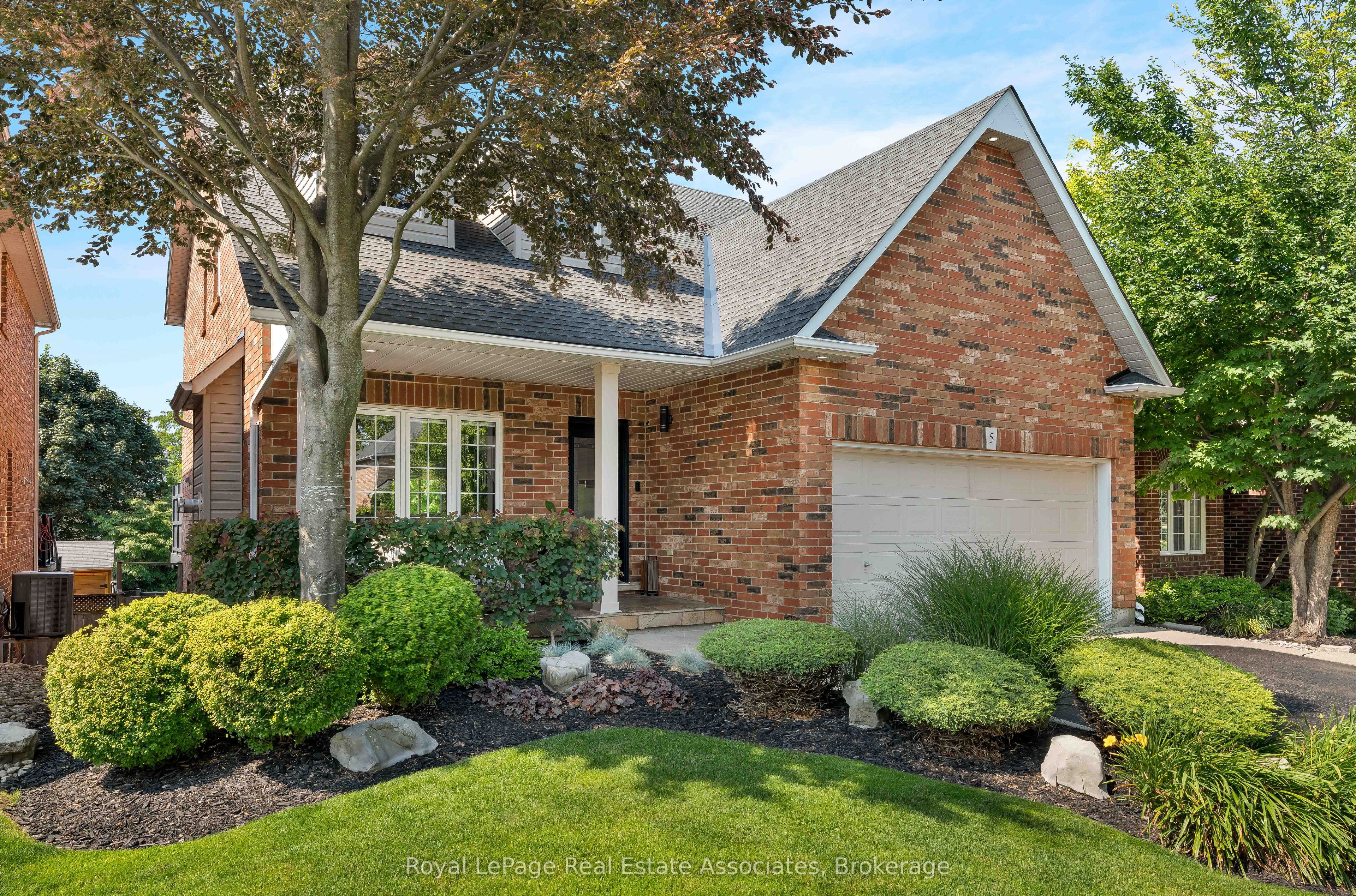 5 Volterra Court, Hamilton, ON L8B 0K7 photo 2