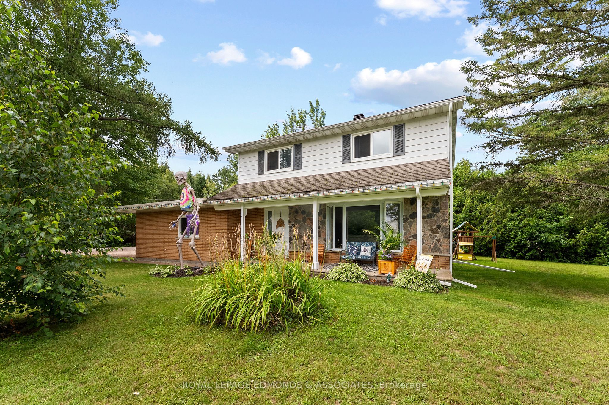 6 Brian Street, Laurentian Valley, ON K8A 6W4