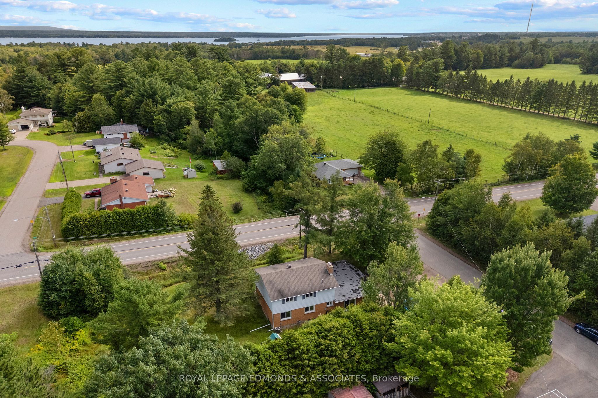 6 Brian Street, Laurentian Valley, ON K8A 6W4 photo 5