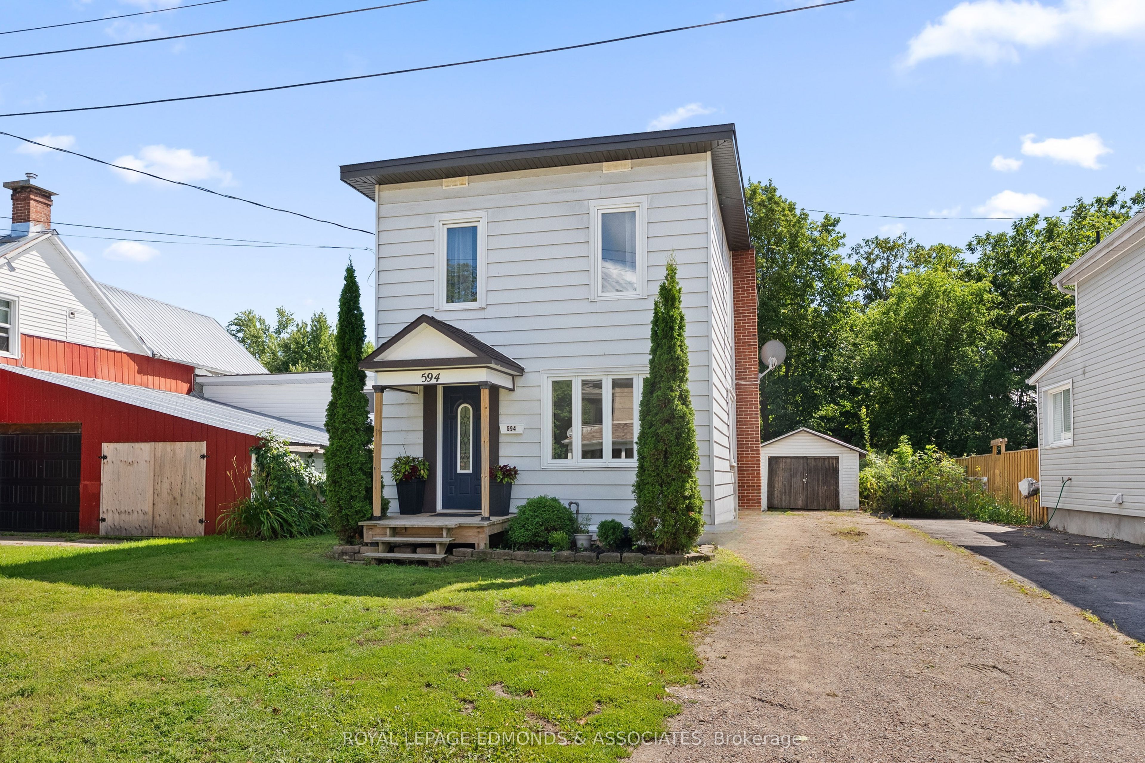 594 Isabella Street, Pembroke, ON K8A 5V3 photo 2