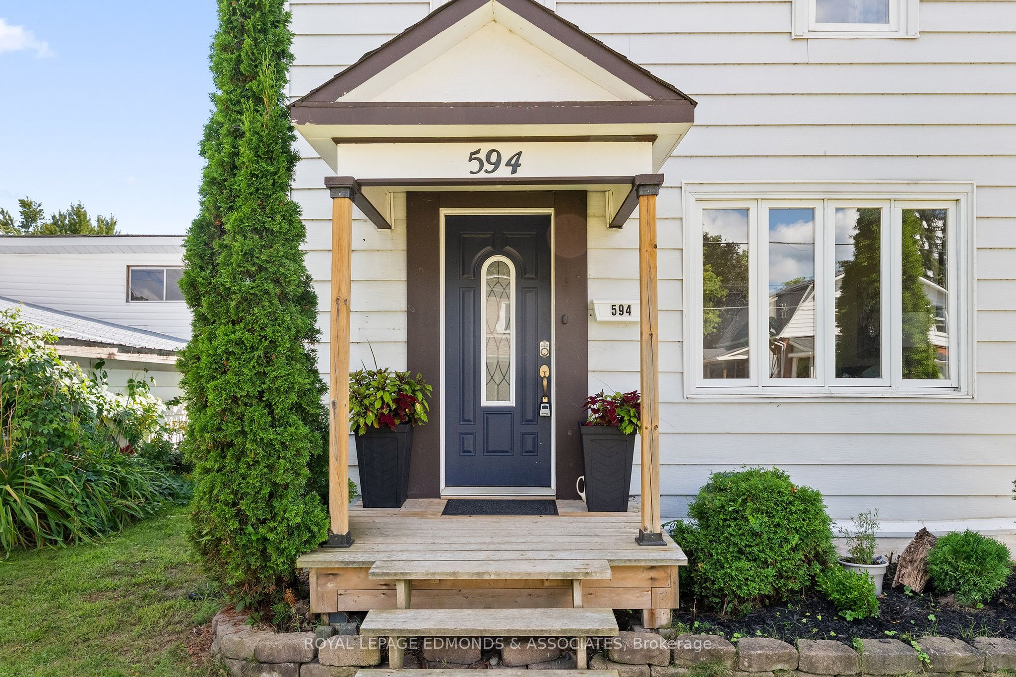 594 Isabella Street, Pembroke, ON K8A 5V3 photo 3