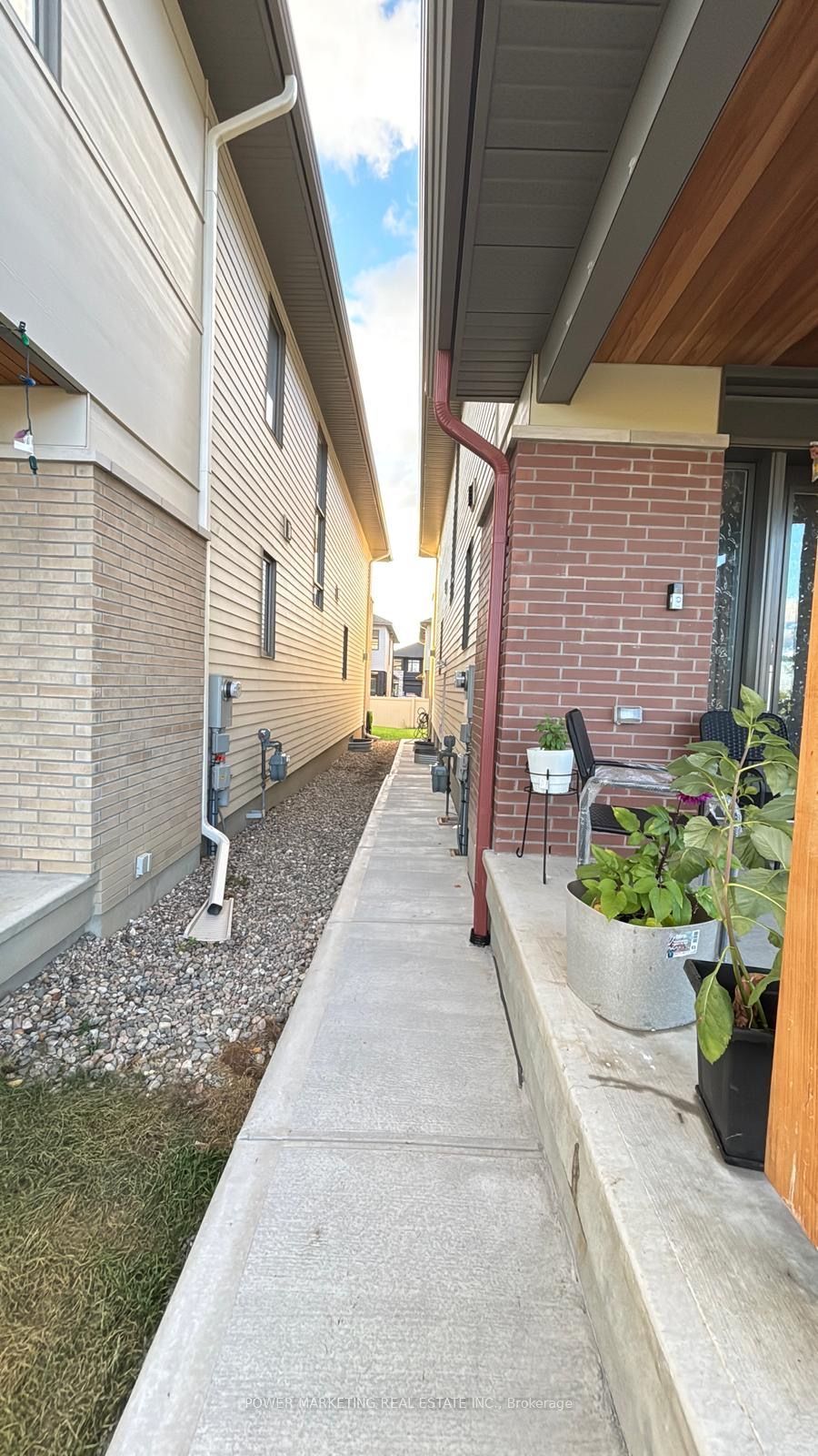 159 Rockmelon Street B, Blossom Park - Airport and Area, ON K1X 0K6 photo 3