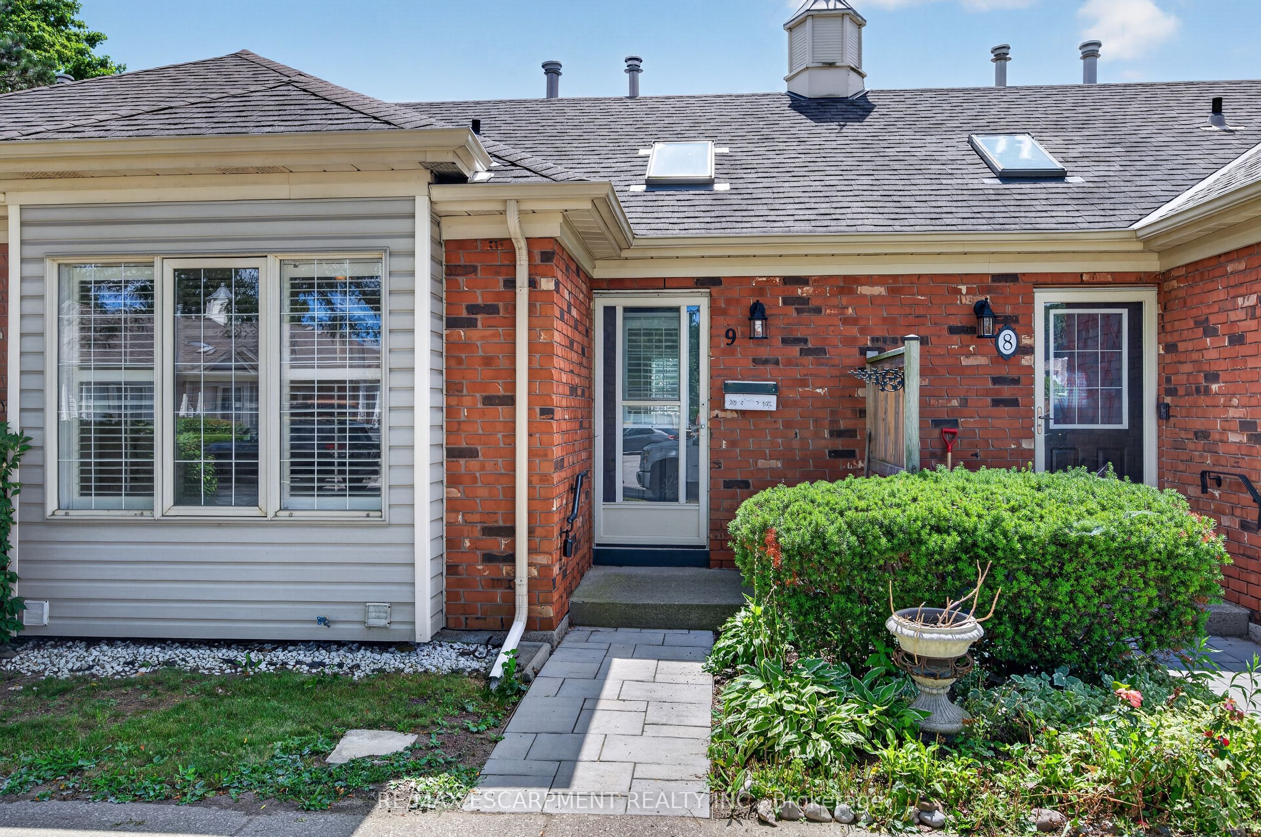 175 Fiddlers Green Road 9, Hamilton, ON L9G 4X7