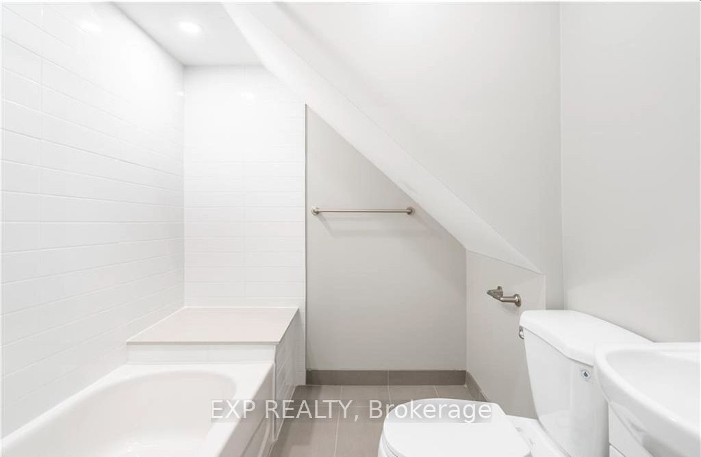 104 N Wellington Street N 2, Hamilton, ON L8R 1N3 photo 5