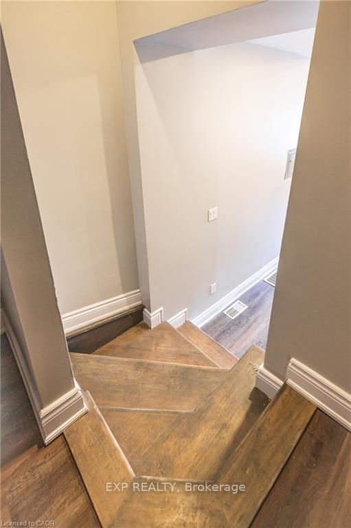 70 Victoria Avenue S 2, Hamilton, ON L8N 2S7 photo 2