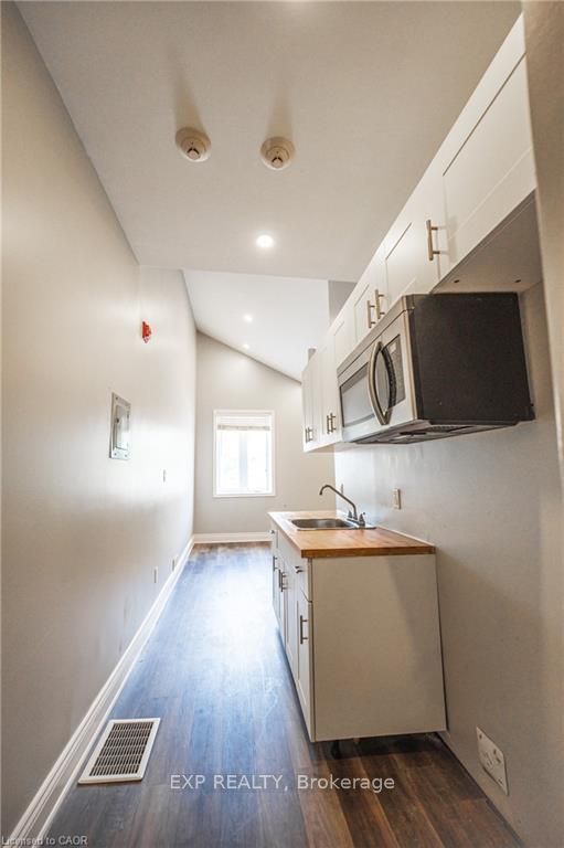 70 Victoria Avenue S 2, Hamilton, ON L8N 2S7 photo 3