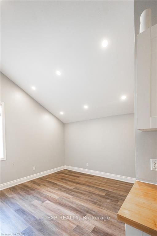 70 Victoria Avenue S 2, Hamilton, ON L8N 2S7 photo 4