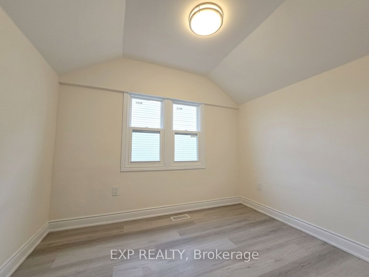 69 Vine Street 2, St. Catharines, ON L2R 3X9 photo 2