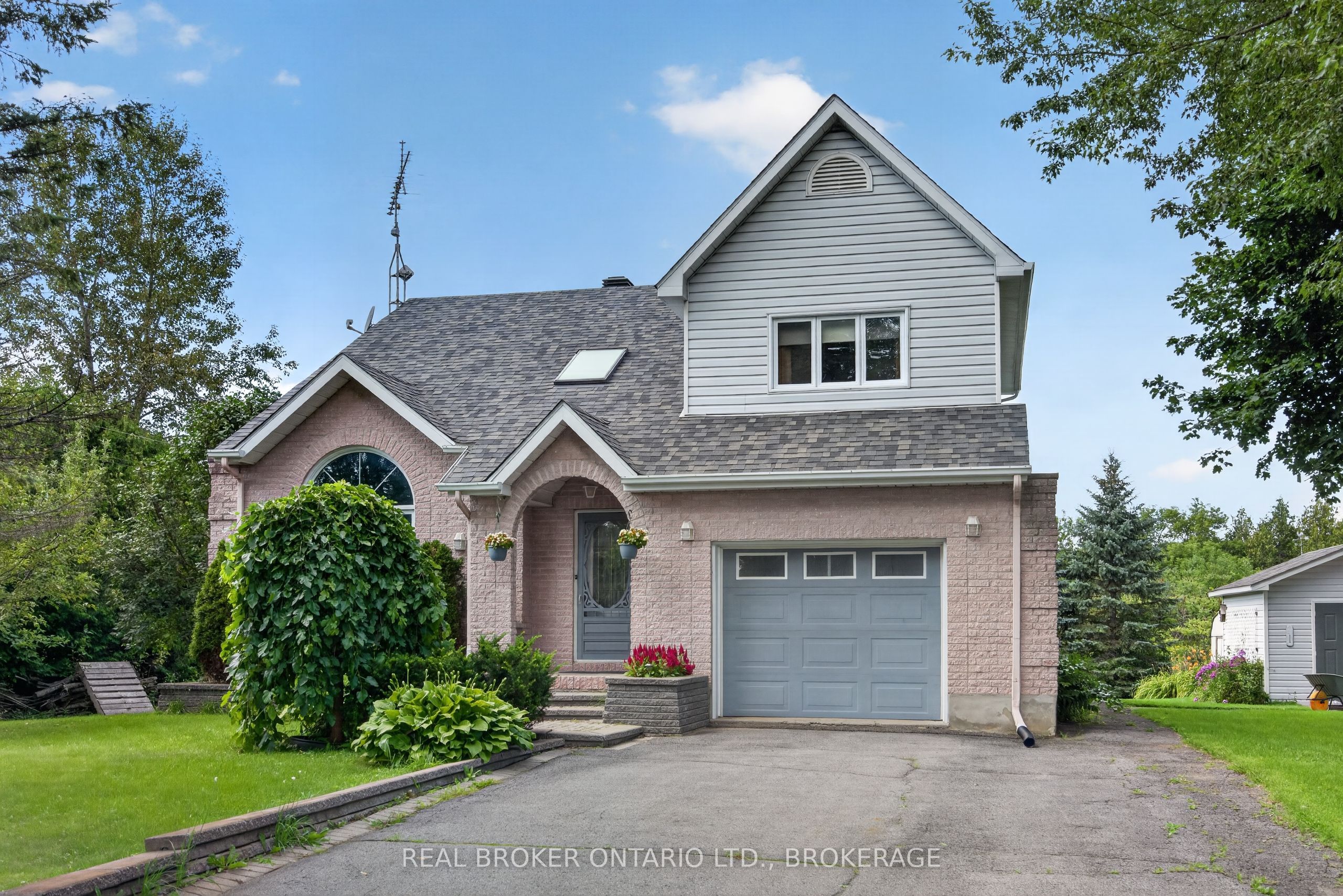 3901 County 45 Road, North Glengarry, ON K0C 1A0