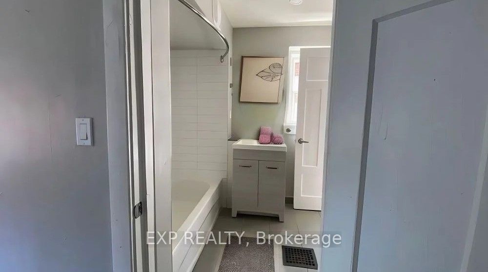 72 S Victoria Avenue S 103, Hamilton, ON L8N 2S7 photo 4