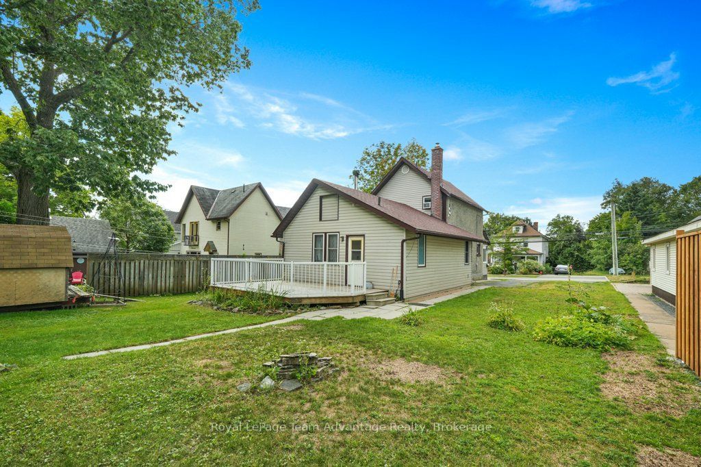 111 Gibson St Street, Parry Sound, ON P2A 1X6 photo 4