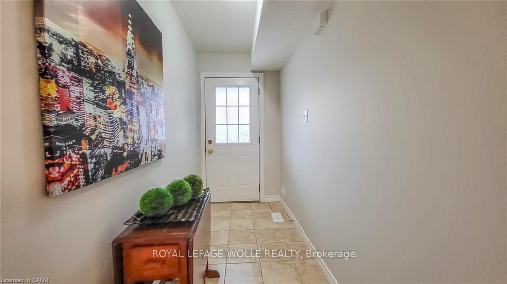 128 Udvari Crescent A, Kitchener, ON N2N 3P6 photo 3