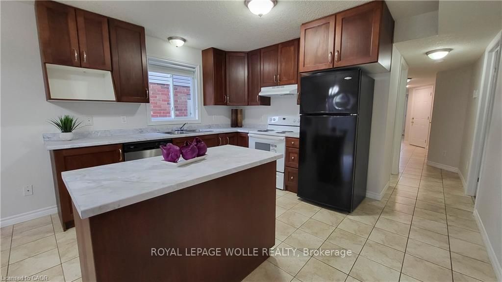 128 Udvari Crescent A, Kitchener, ON N2N 3P6 photo 4