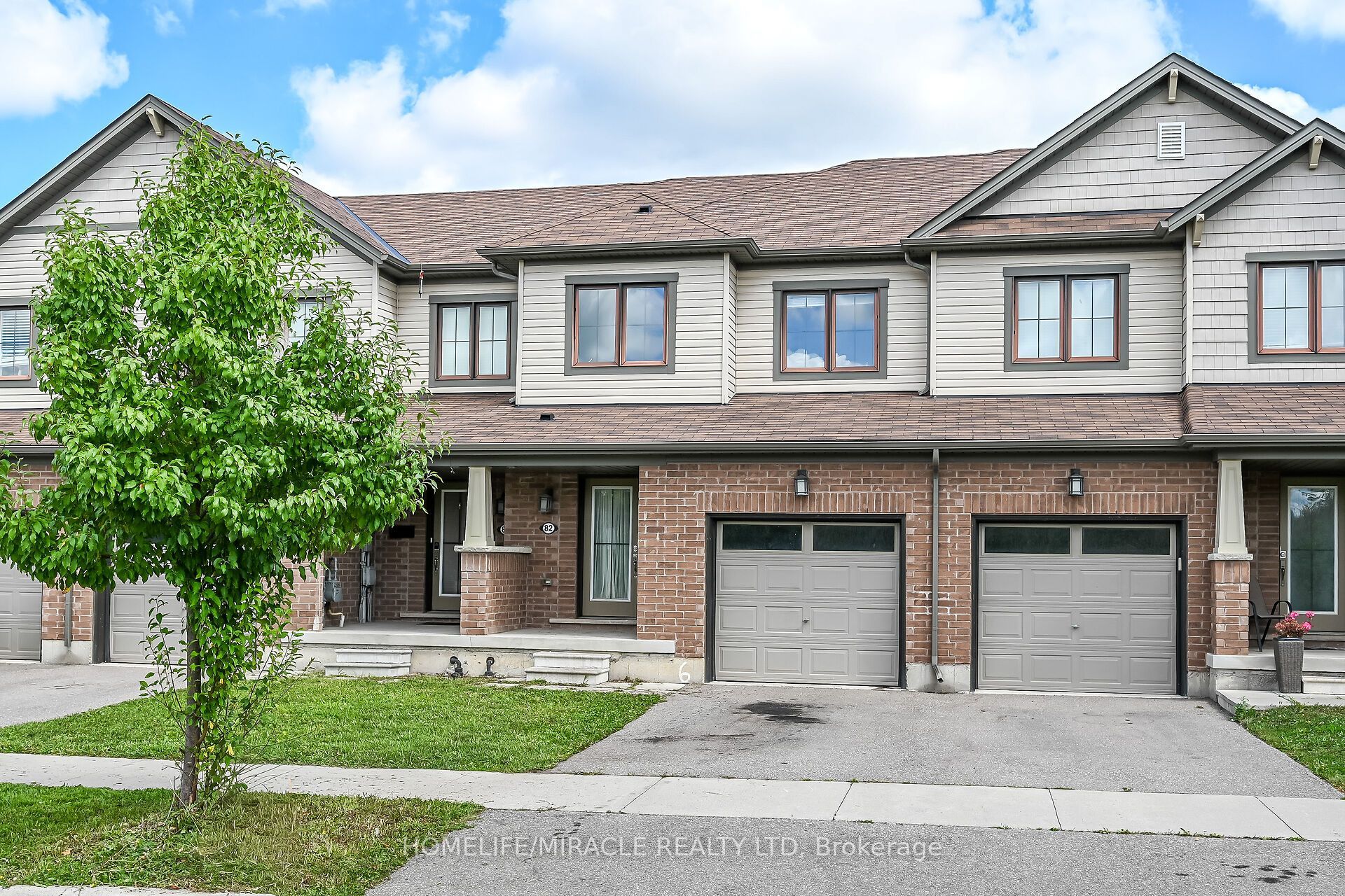 82 Scarletwood Street, Hamilton, ON L8J 0K8