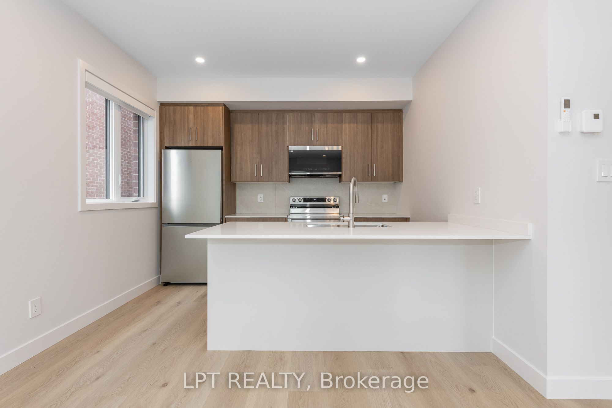 249 Columbus Avenue 4, Overbrook - Castleheights and Area, ON K1K 1P5 photo 2
