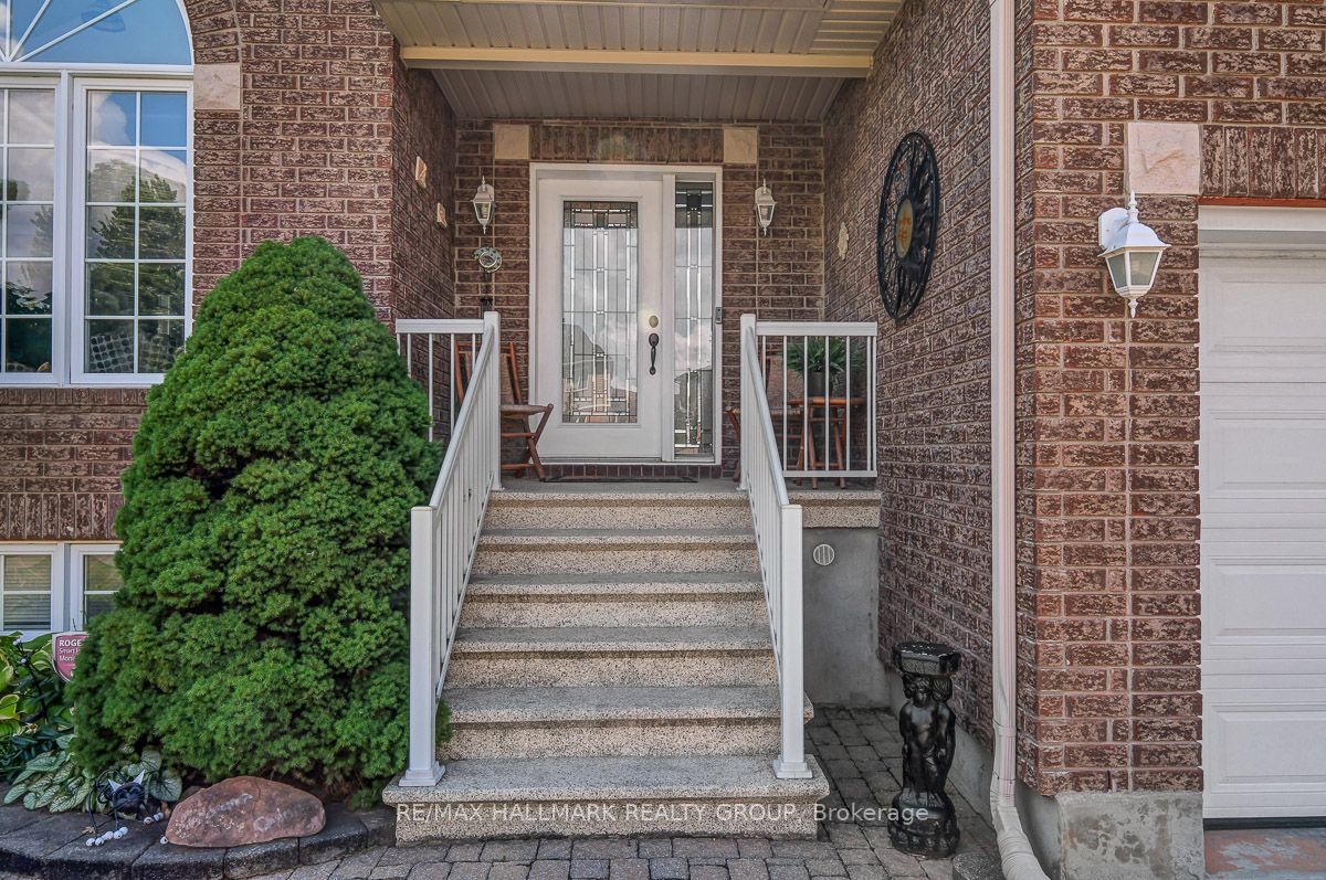 75 Lloydalex Crescent, Stittsville - Munster - Richmond, ON K2S 2E8 photo 2