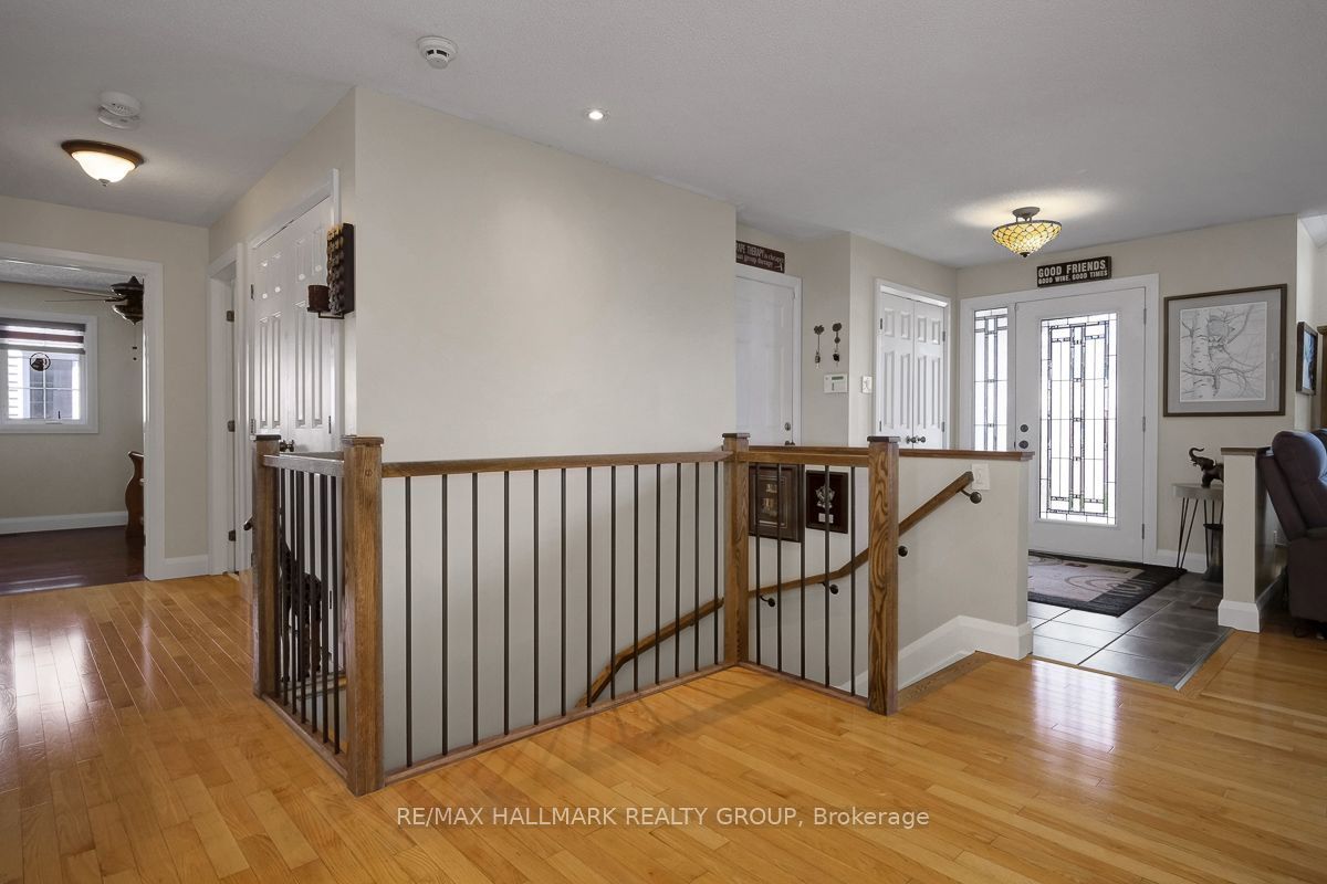 75 Lloydalex Crescent, Stittsville - Munster - Richmond, ON K2S 2E8 photo 3