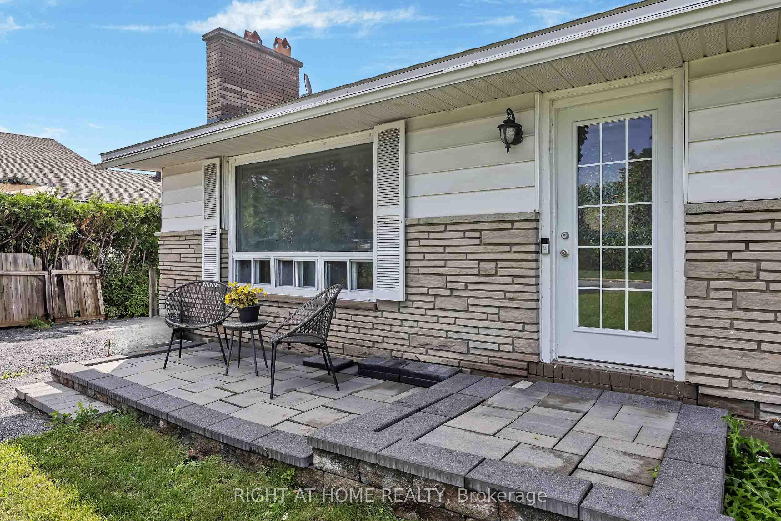 24 Largo Crescent S, Meadowlands - Crestview and Area, ON K2G 3C7