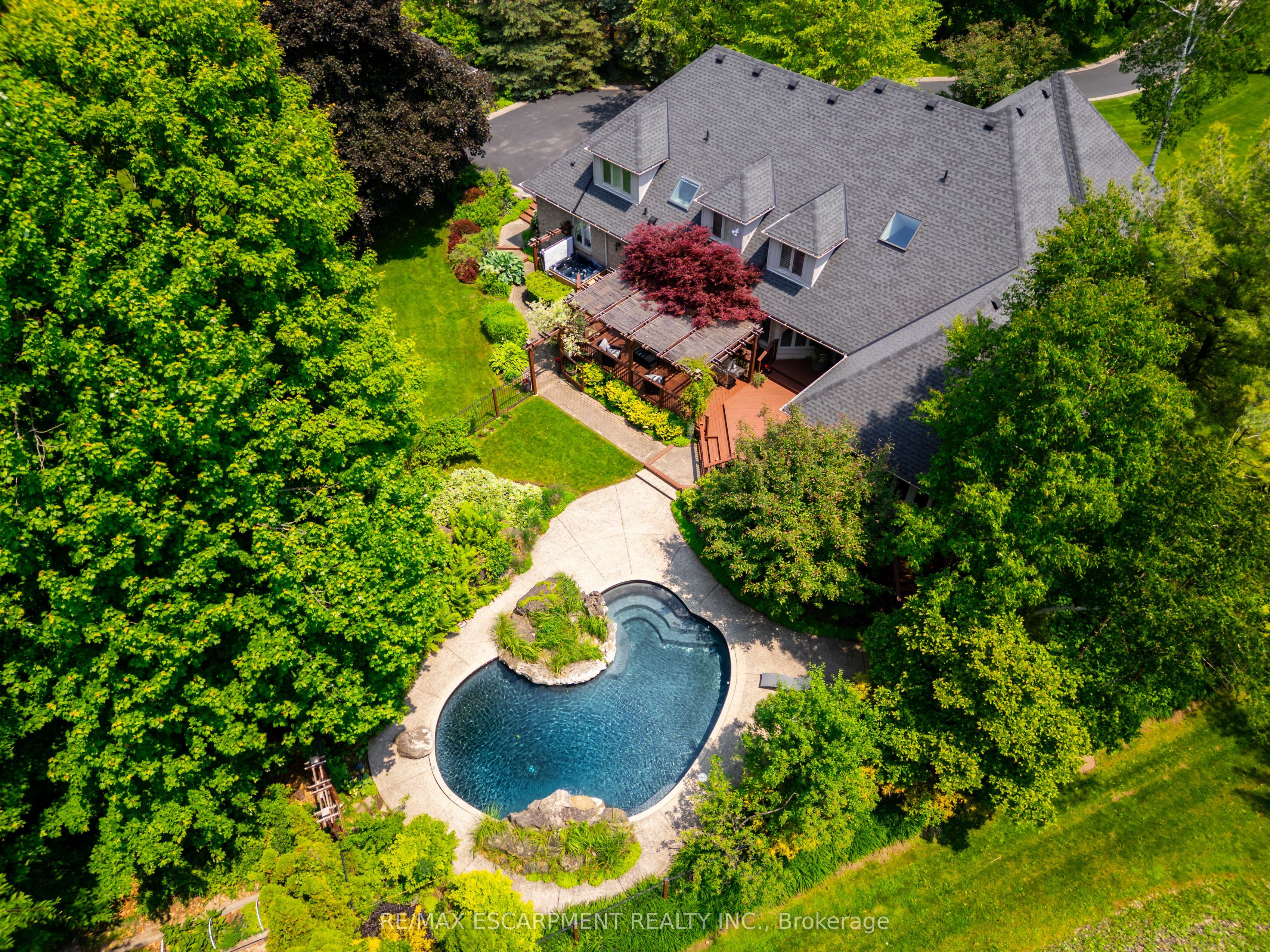 27 Blackberry Place, Hamilton, ON L0R 1H2