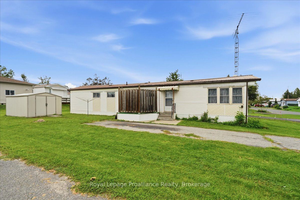 18 Cedar Street, Greater Napanee, ON K7R 3L1 photo 2