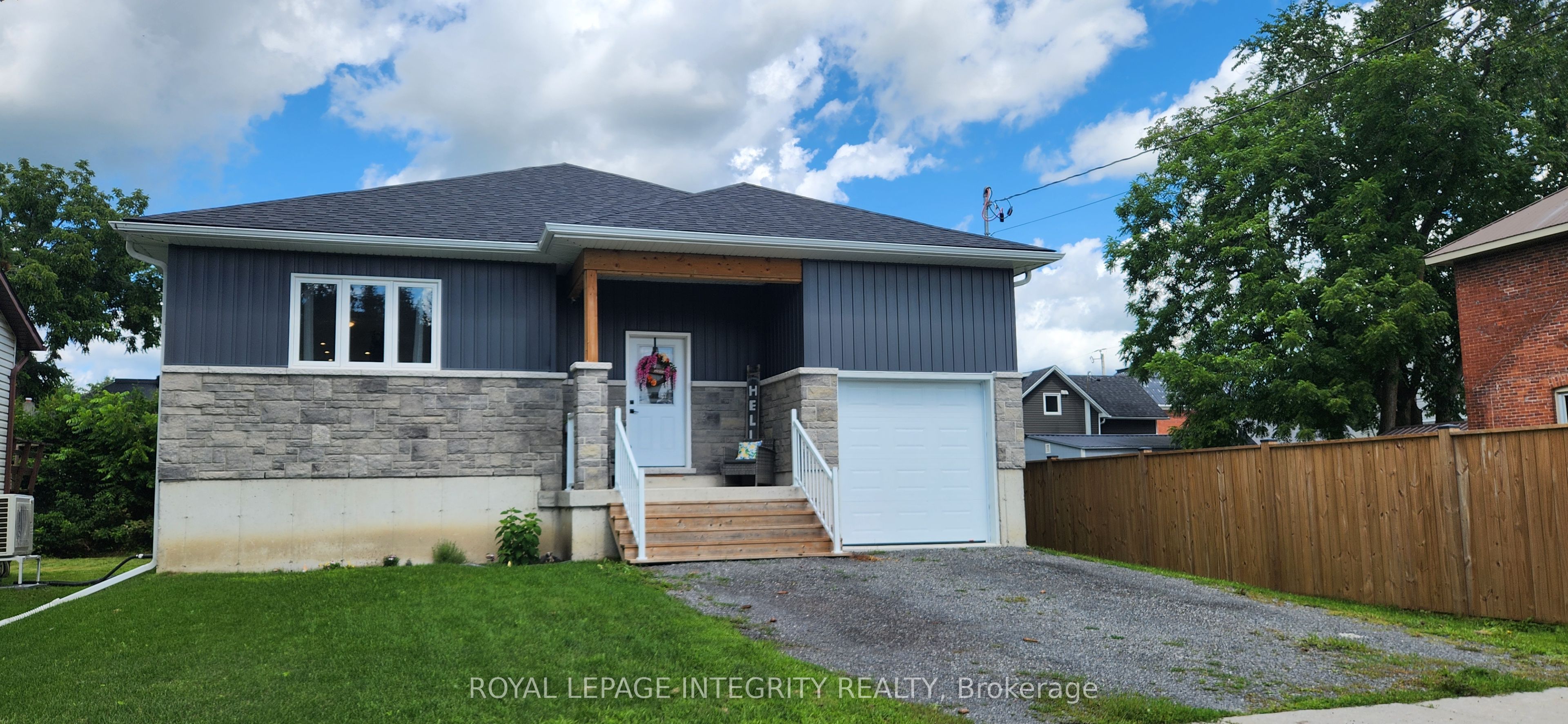 6 Union Street, Lansdowne Village, ON K0E 1L0