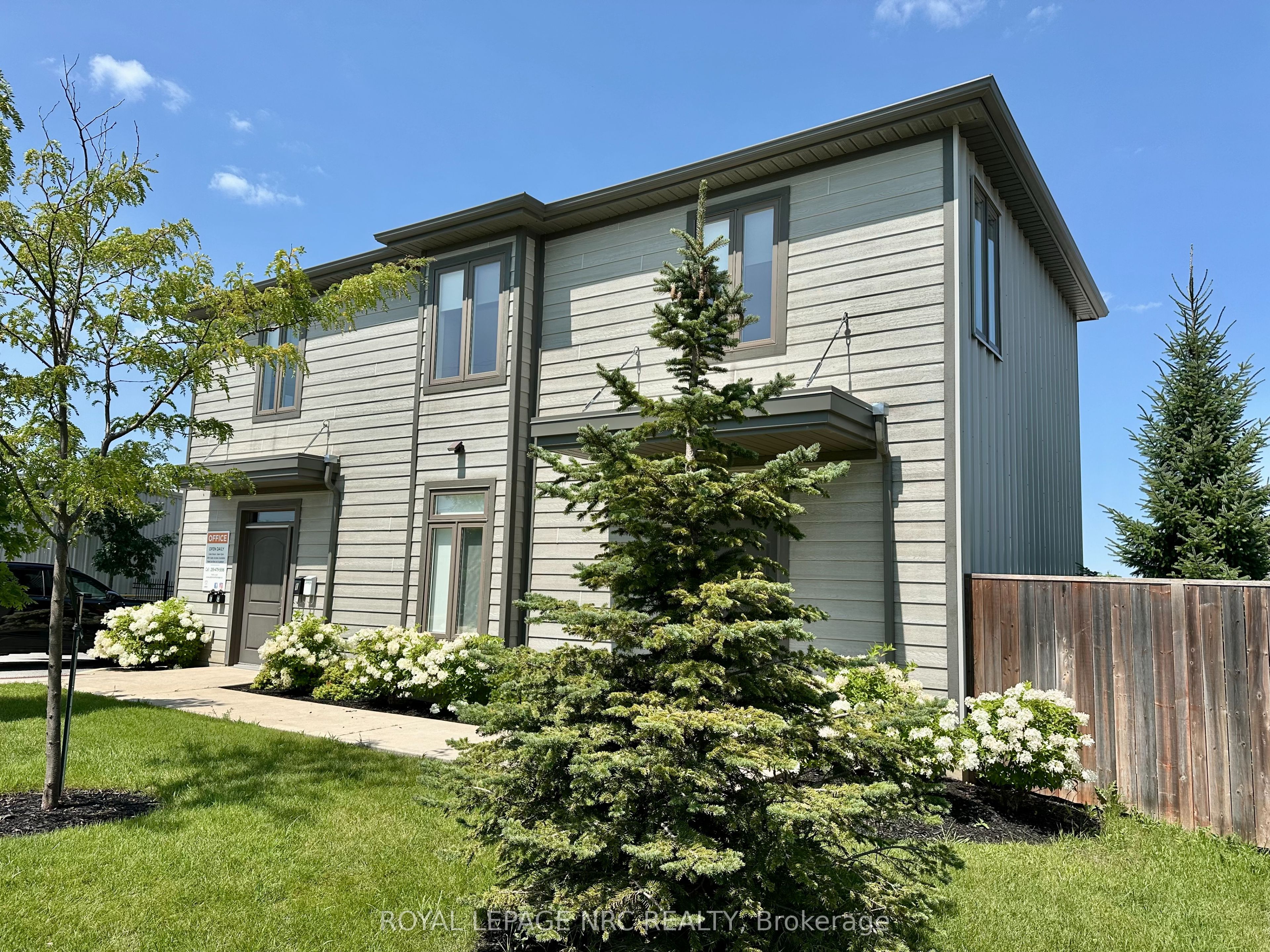 1 Abbot Street UPPER, St. Catharines, ON L2P 2G2 photo 2