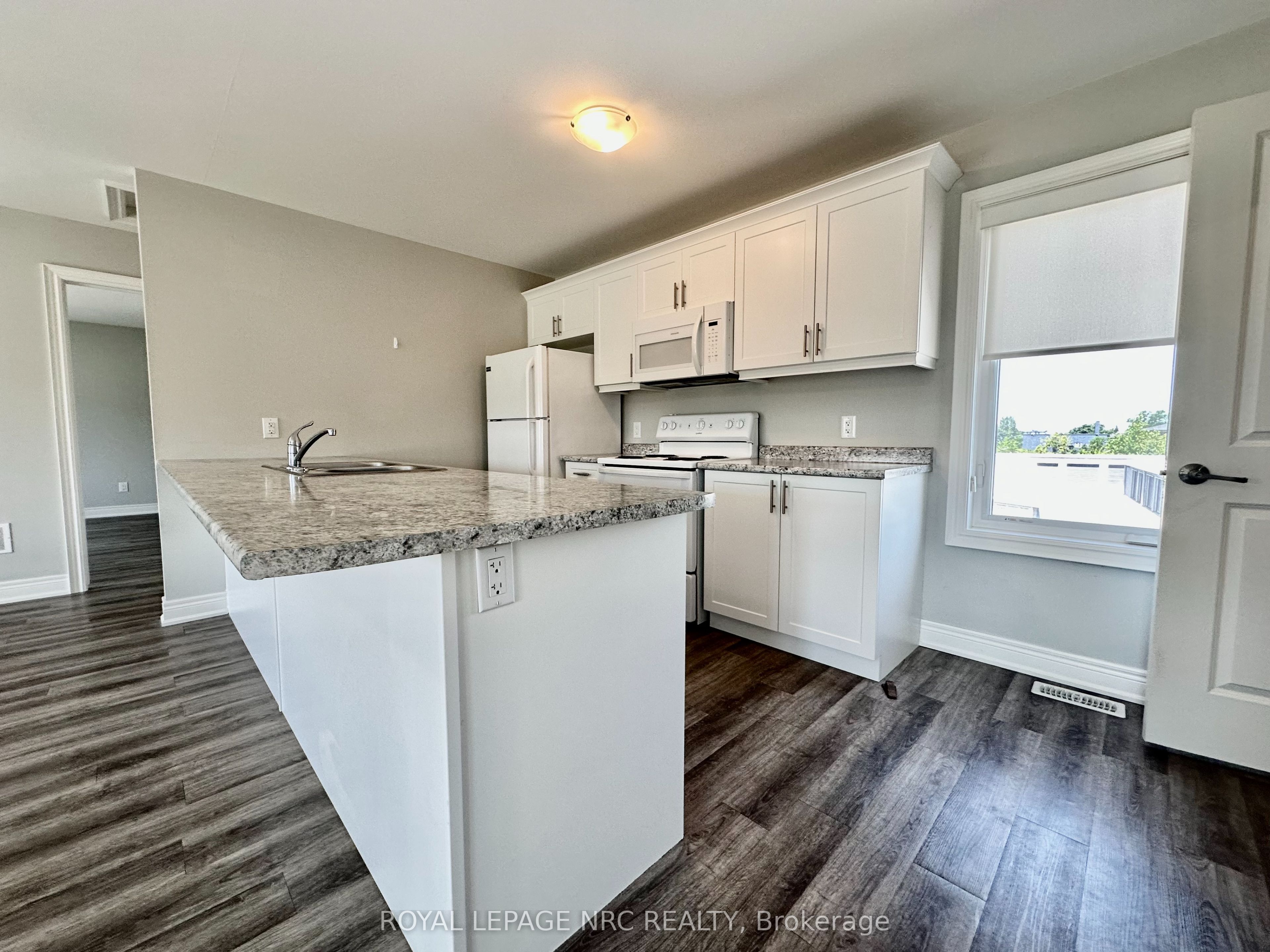 1 Abbot Street UPPER, St. Catharines, ON L2P 2G2 photo 5
