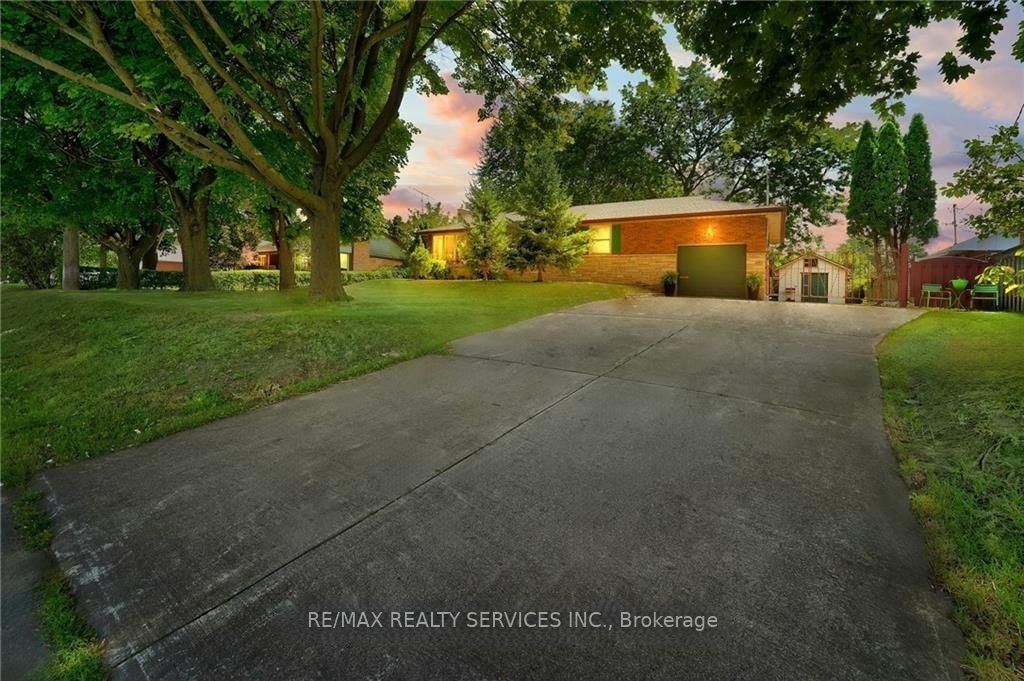 68 Rymal Road E, Hamilton, ON L9B 1C1