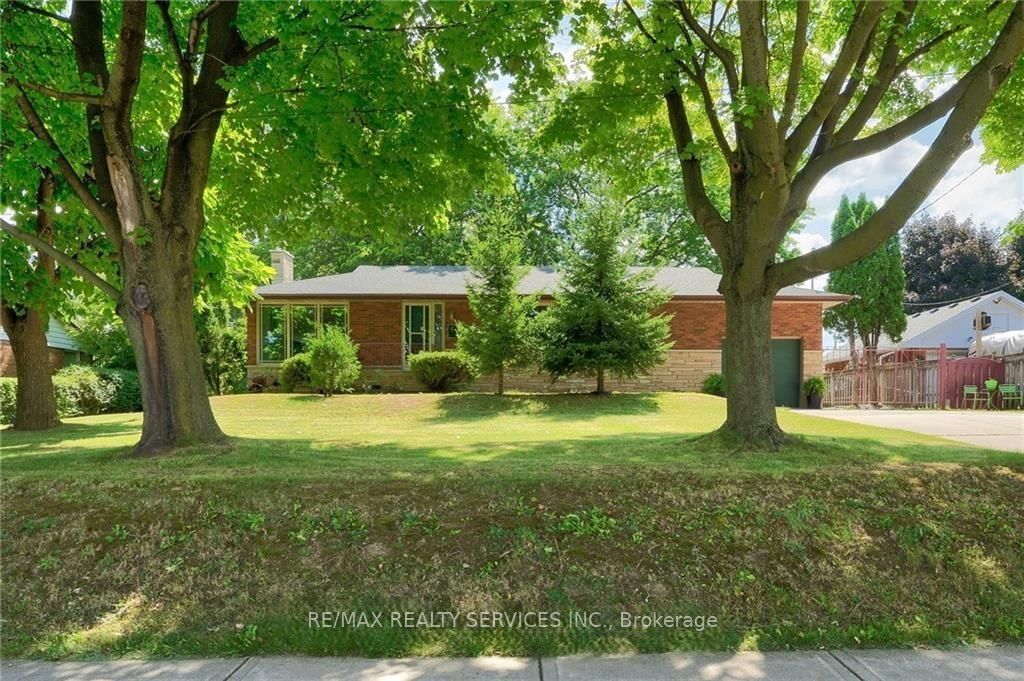 68 Rymal Road E, Hamilton, ON L9B 1C1 photo 2