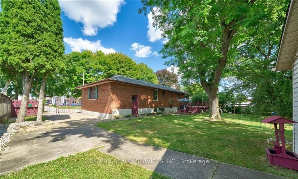 68 Rymal Road E, Hamilton, ON L9B 1C1 photo 3