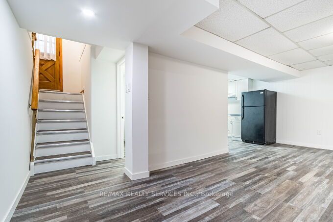 68 Rymal Road E, Hamilton, ON L9B 1C1 photo 4