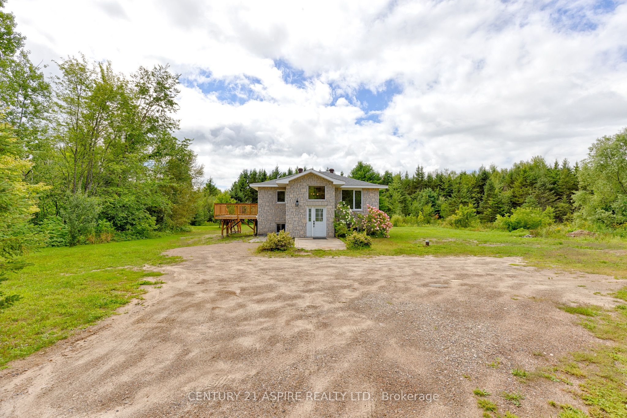1549 Zion Line, Whitewater Region, ON K0J 1C0 photo 2