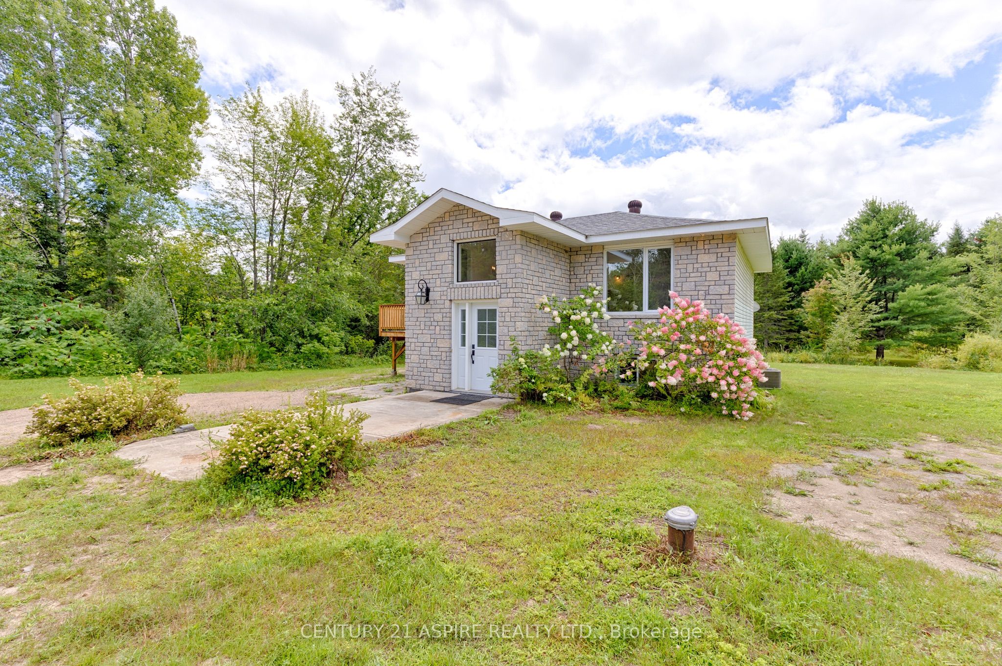 1549 Zion Line, Whitewater Region, ON K0J 1C0 photo 5