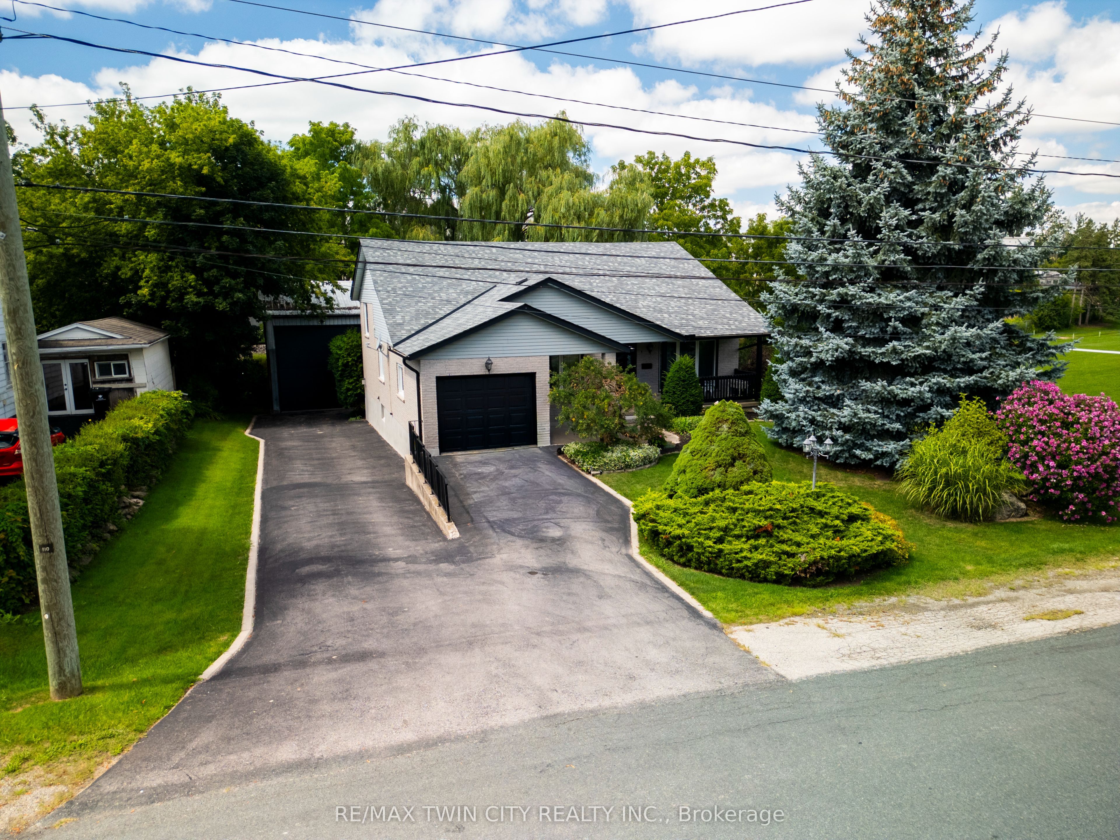 108 Queensway Drive, Woolwich, ON N3B 2T5 photo 2