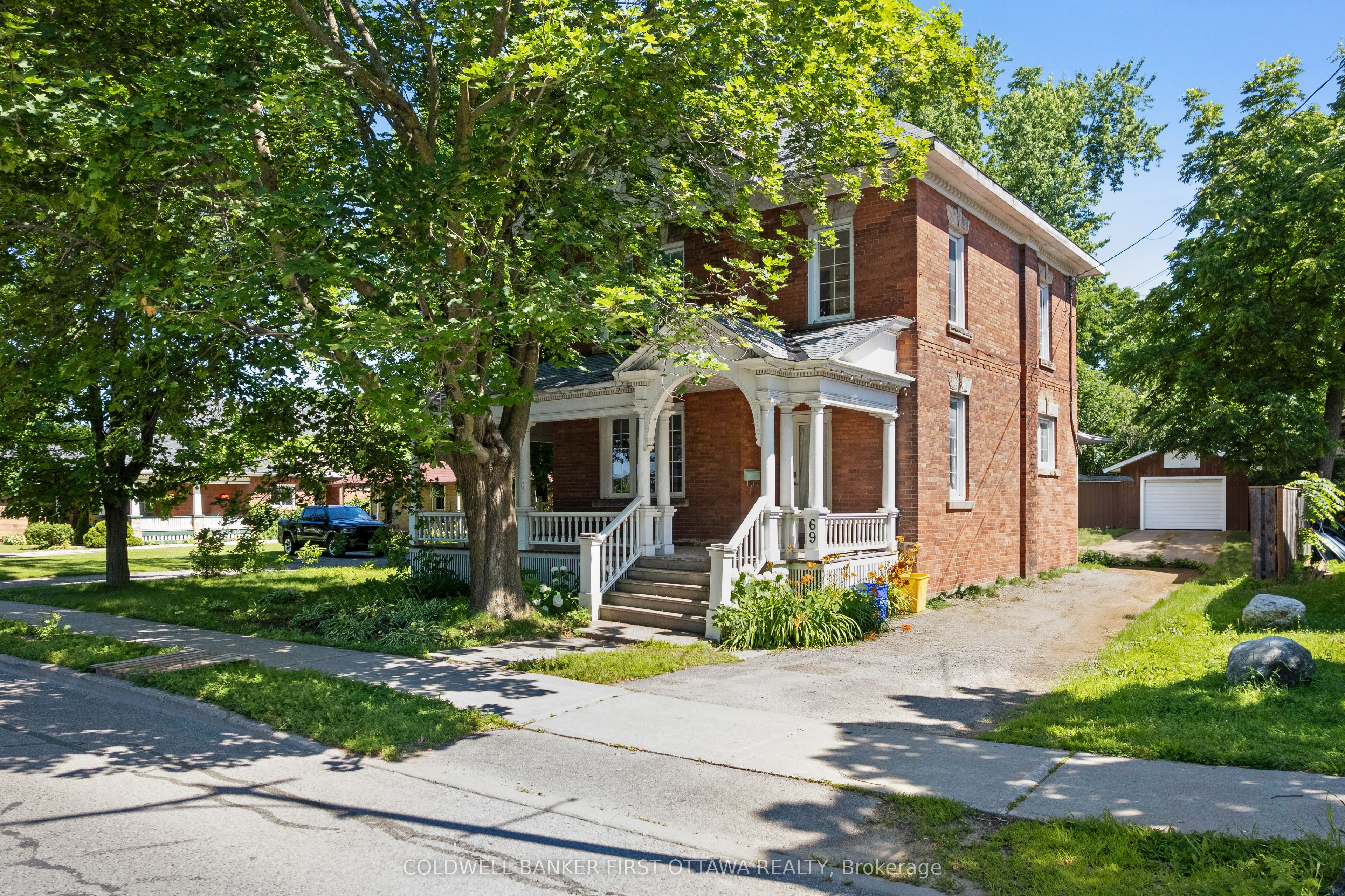69 Wilson Street W, Perth, ON K7H 2N7 photo 2