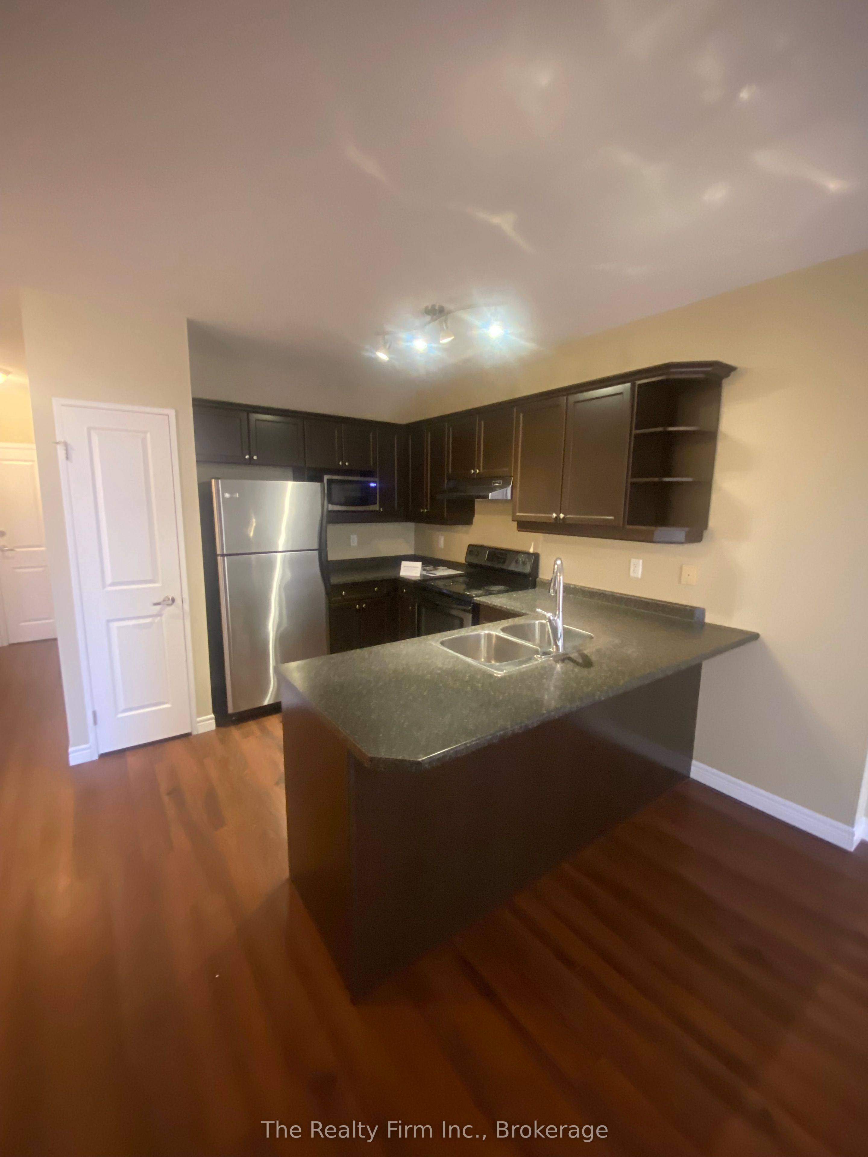 505 Finkle Street N 601, Woodstock, ON N4V 0B4 photo 2