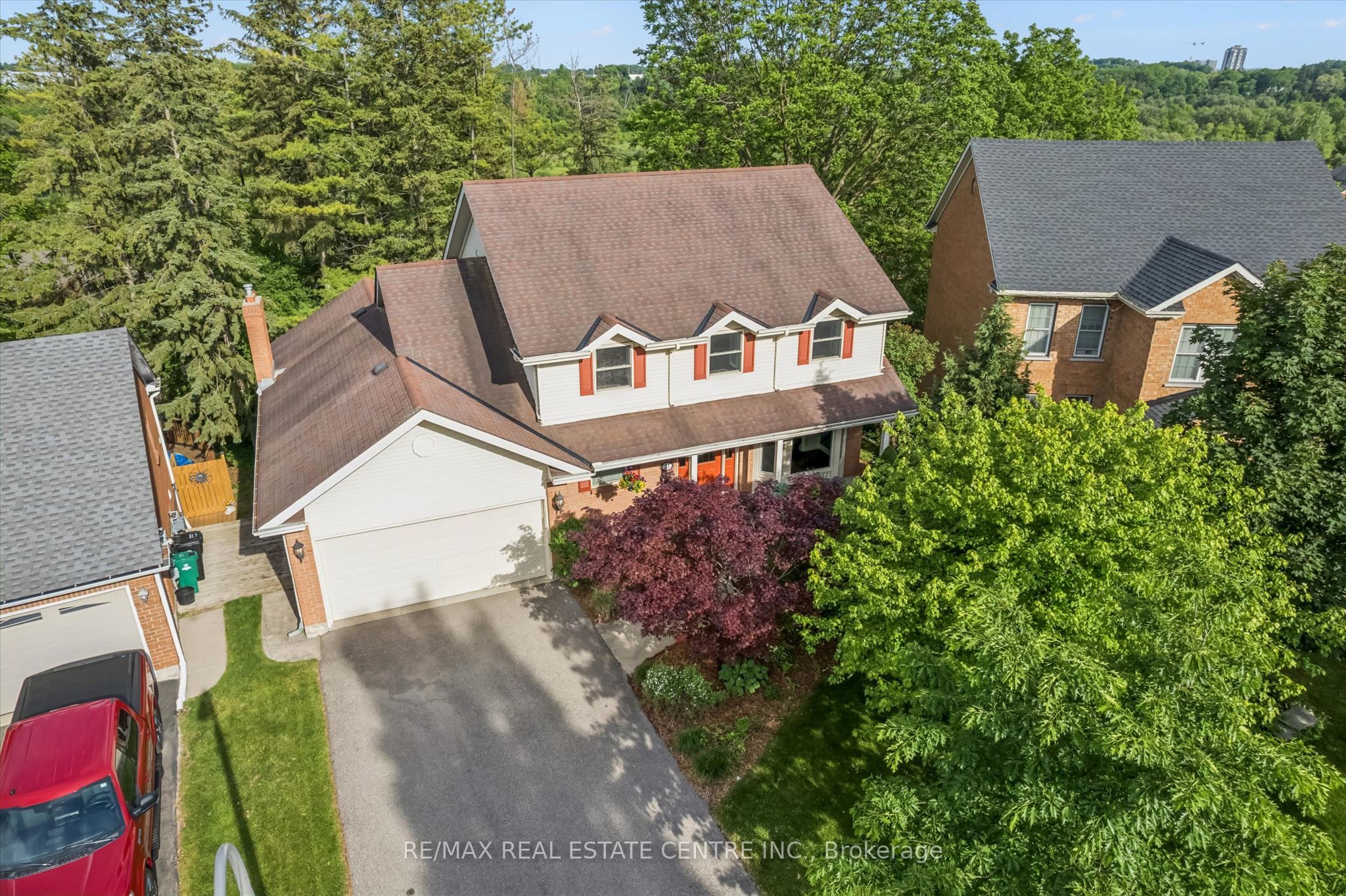 21 Tinatawa Court, Kitchener, ON N2A 3K4 photo 2